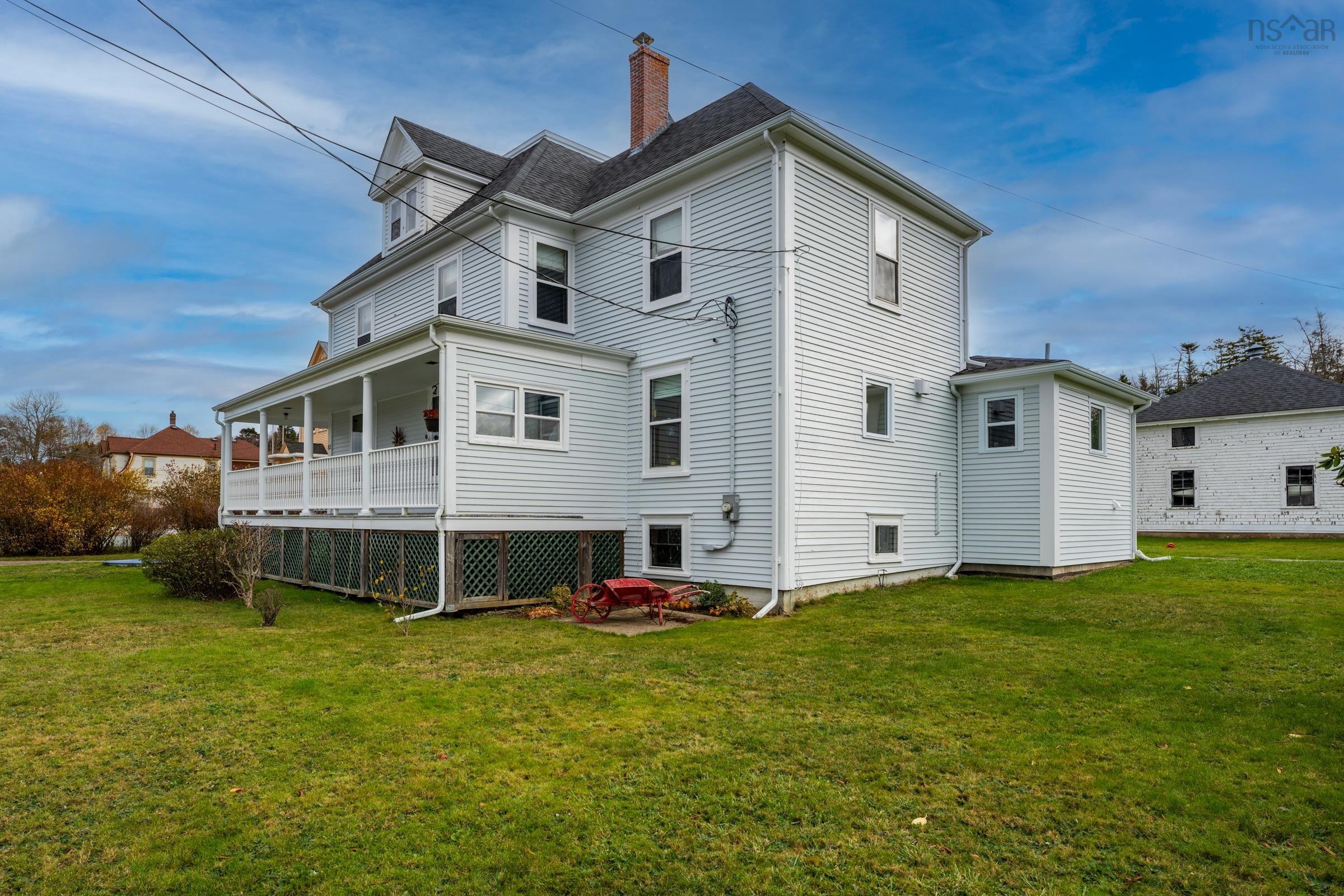 $799,000.00: 85 Lower LaHave Road, Riverport