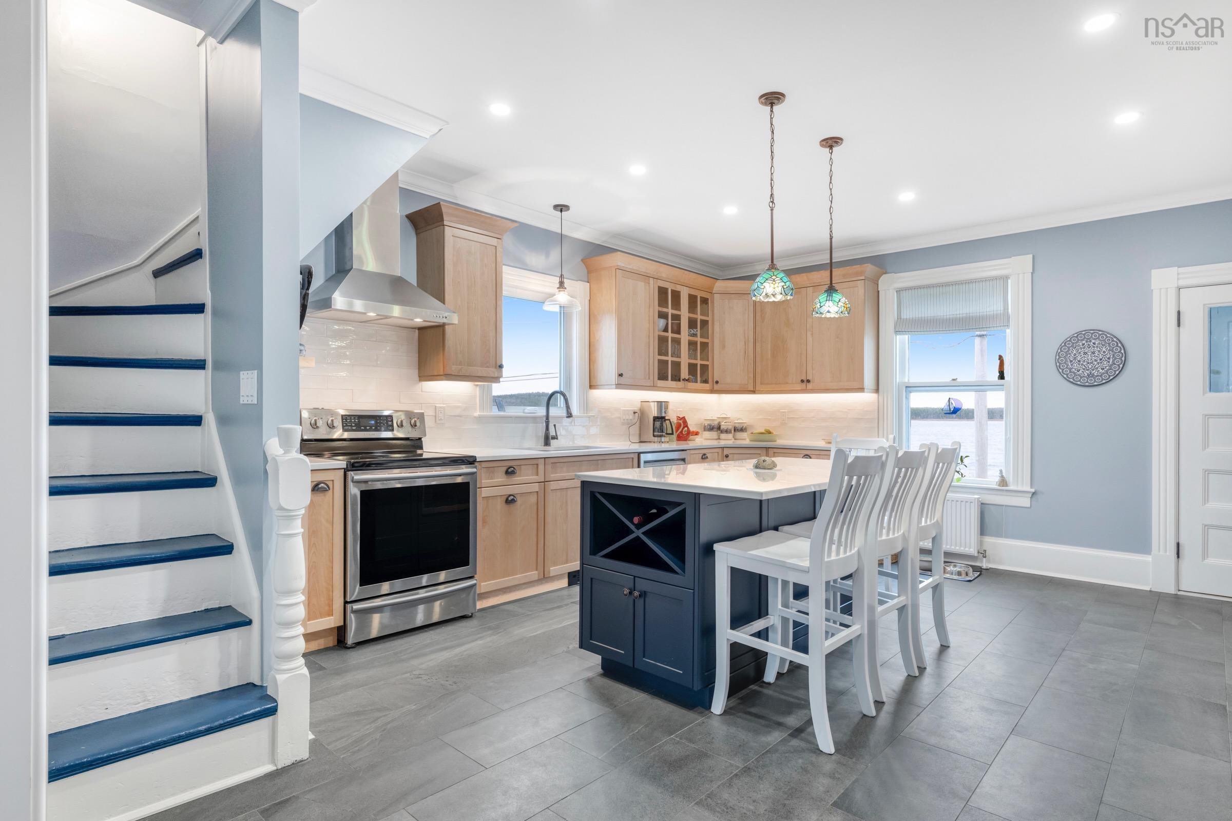 $849,000.00: 85 Lower LaHave Road, Riverport