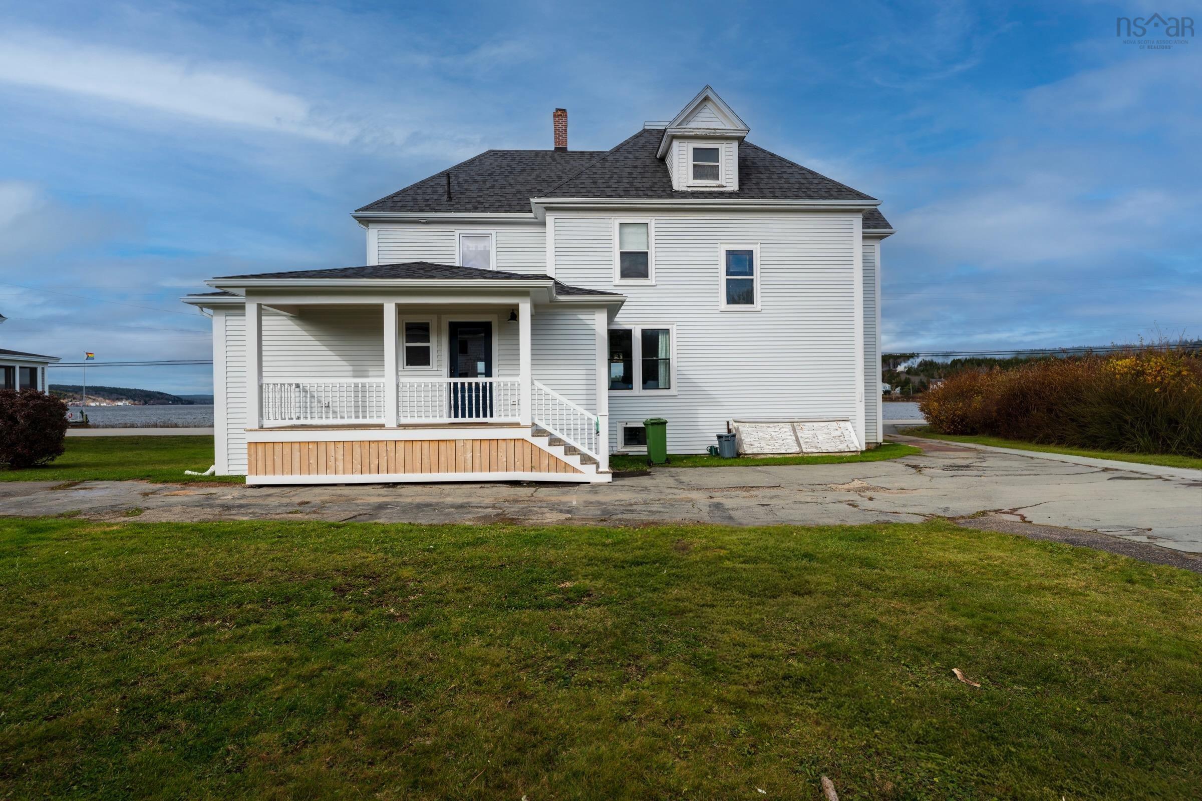 $849,000.00: 85 Lower LaHave Road, Riverport