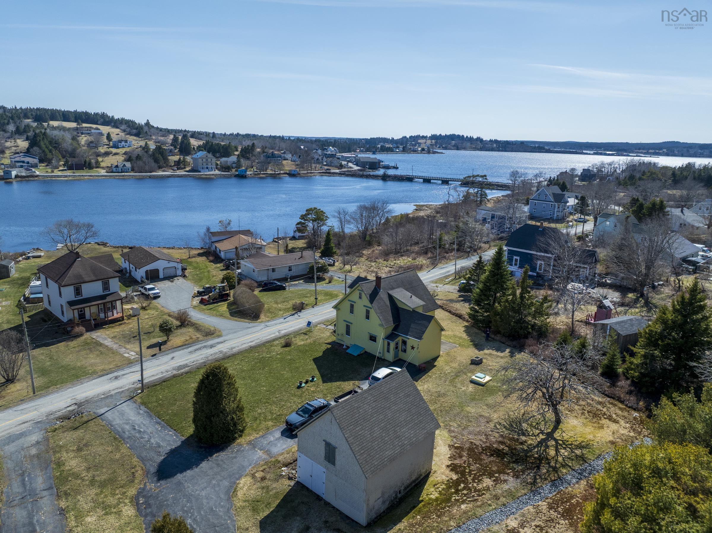 $549,000.00: 210 North Side Road, Riverport