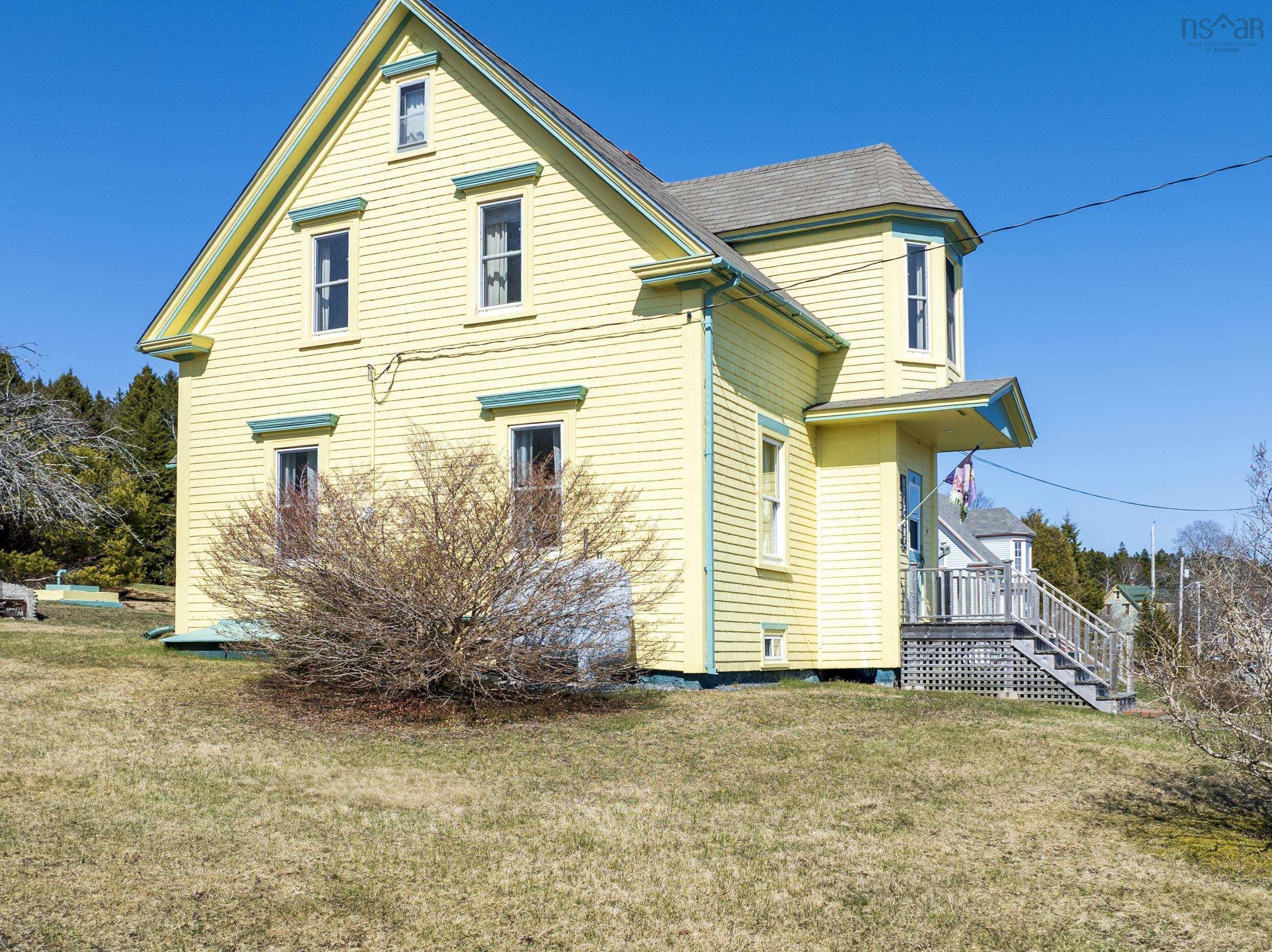 $549,000.00: 210 North Side Road, Riverport