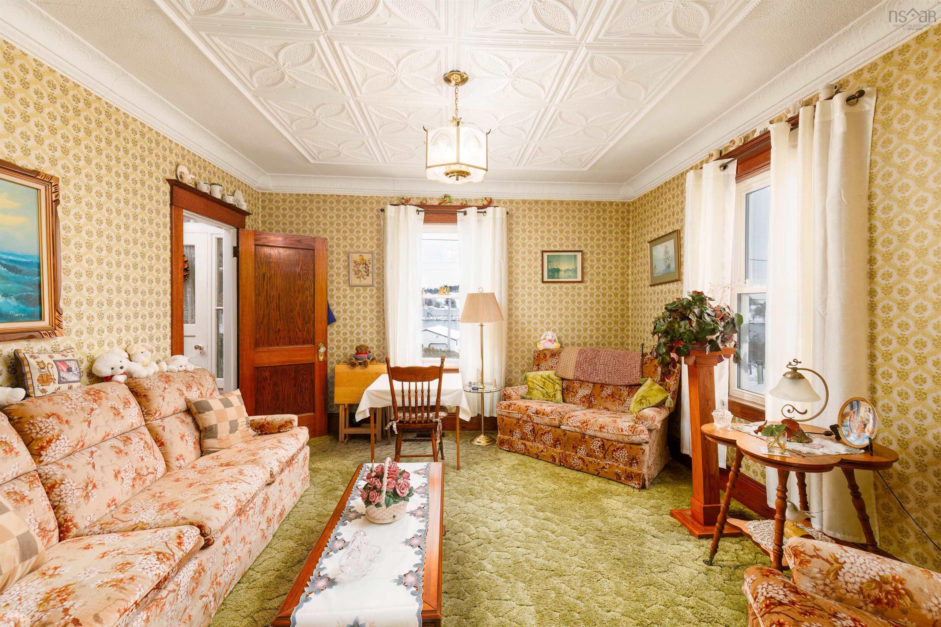 $549,000.00: 210 North Side Road, Riverport