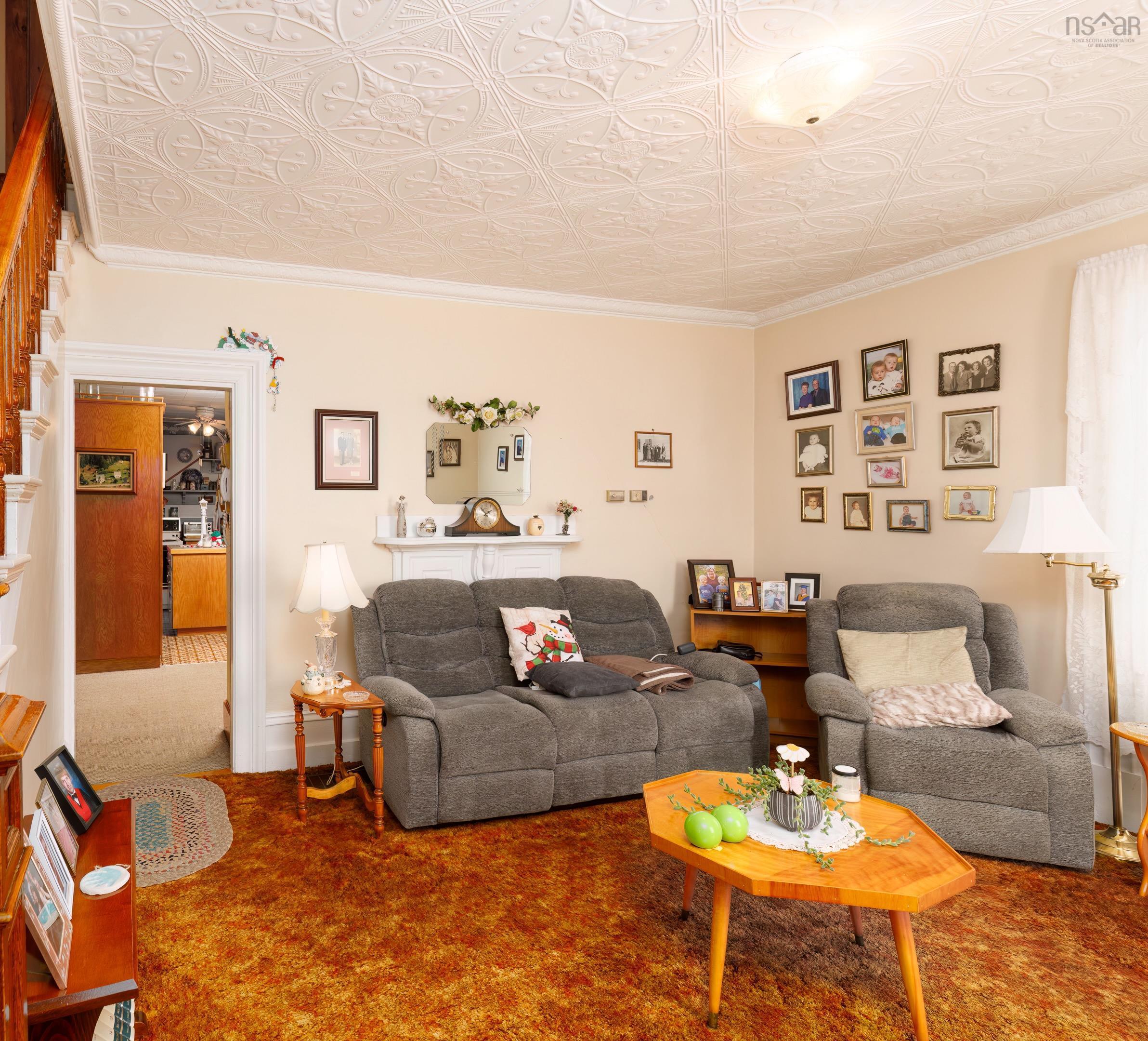 $549,000.00: 210 North Side Road, Riverport