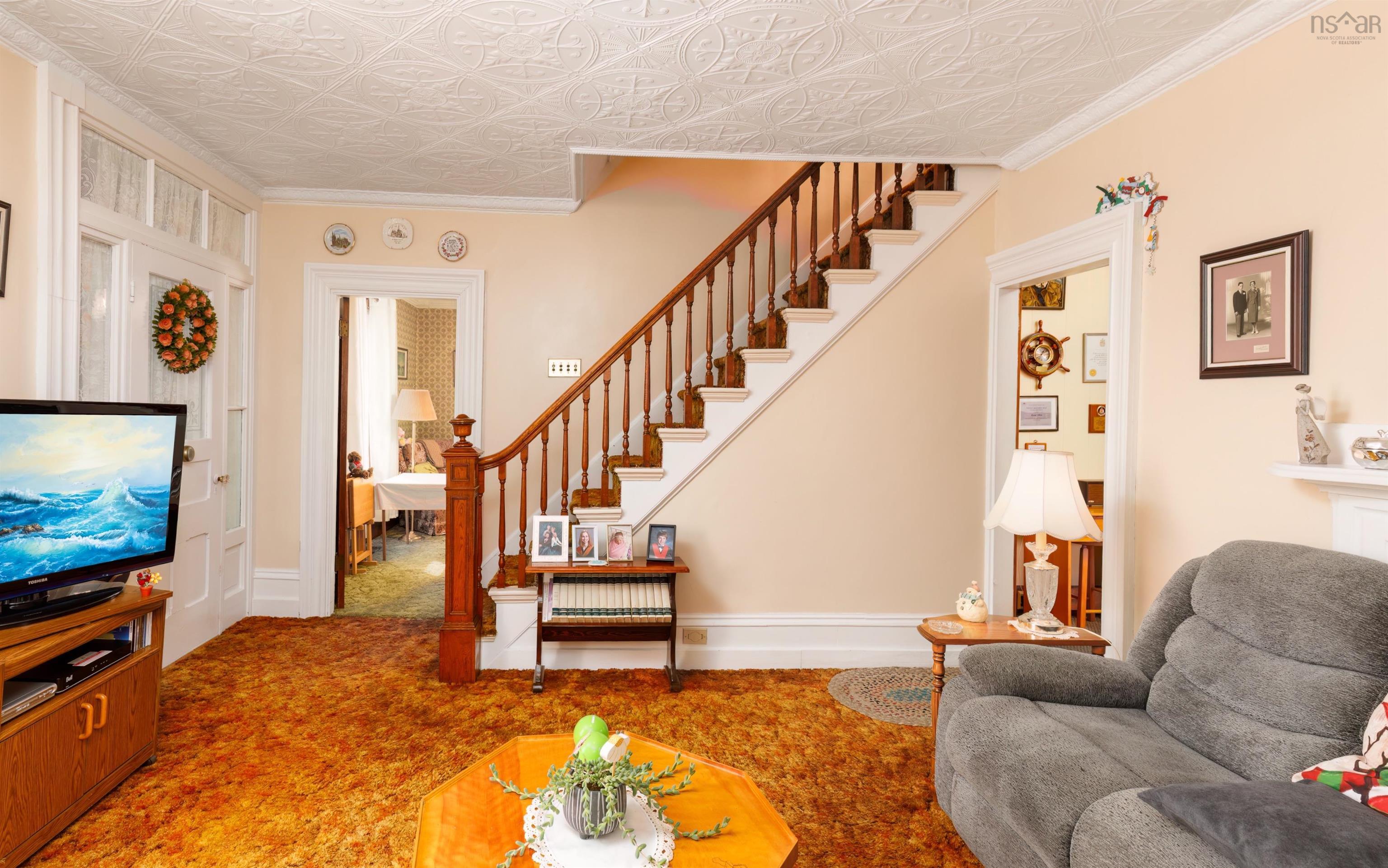 $549,000.00: 210 North Side Road, Riverport