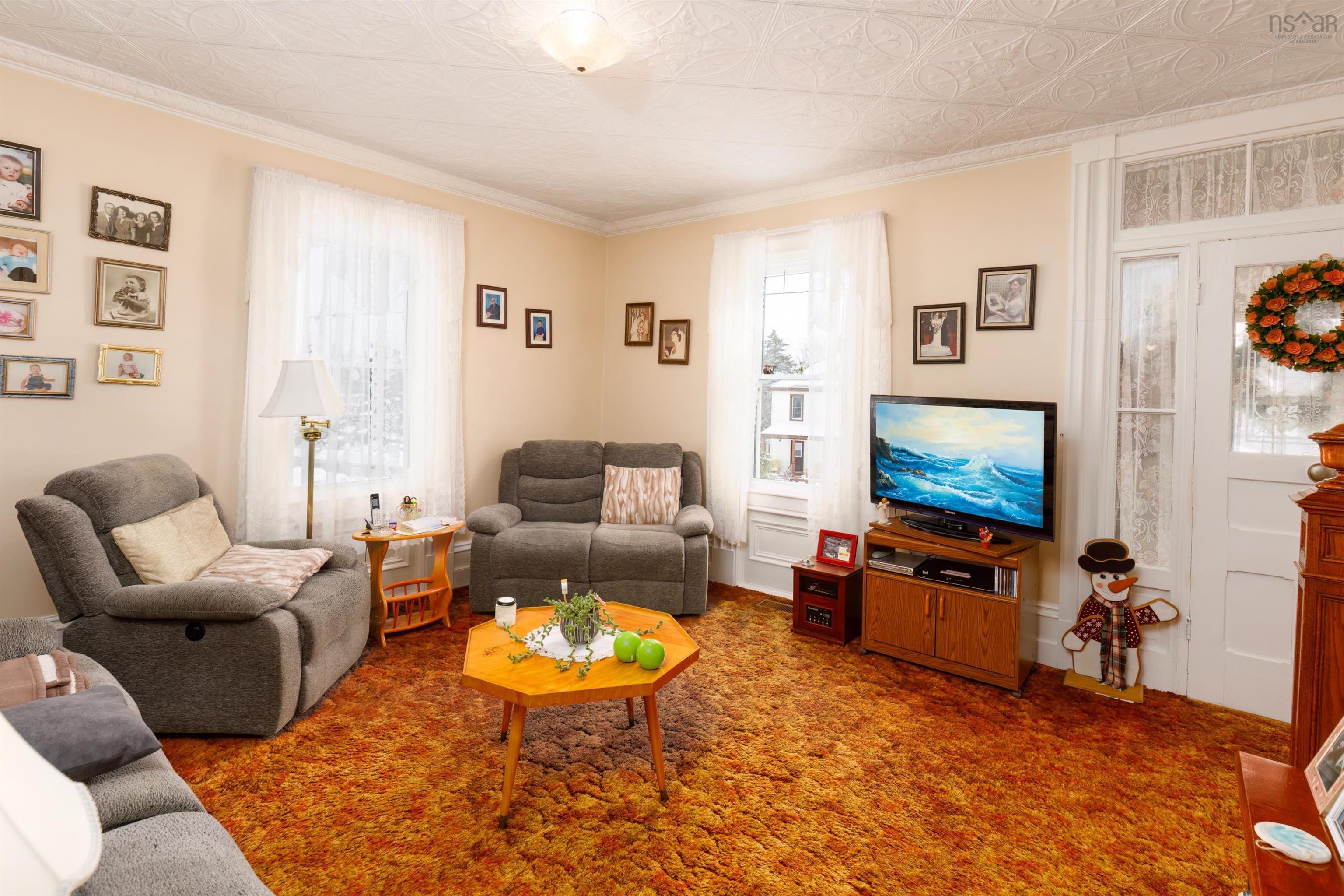 $549,000.00: 210 North Side Road, Riverport