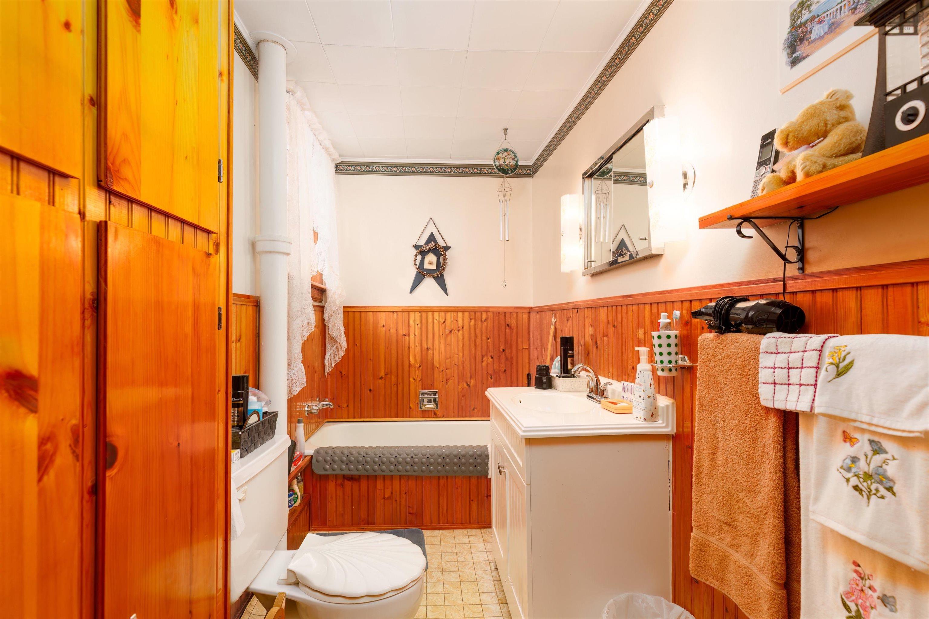 $549,000.00: 210 North Side Road, Riverport