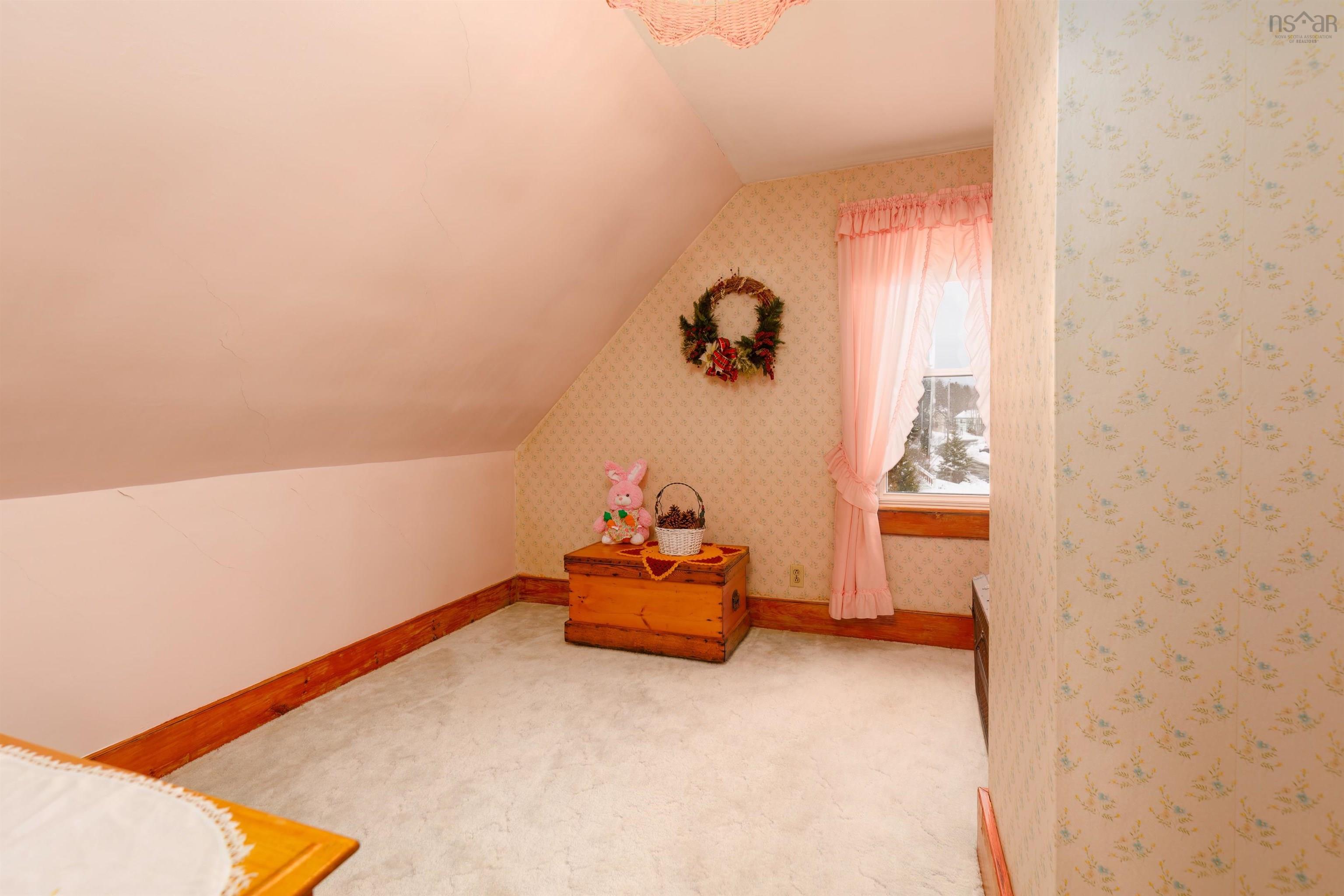 $549,000.00: 210 North Side Road, Riverport