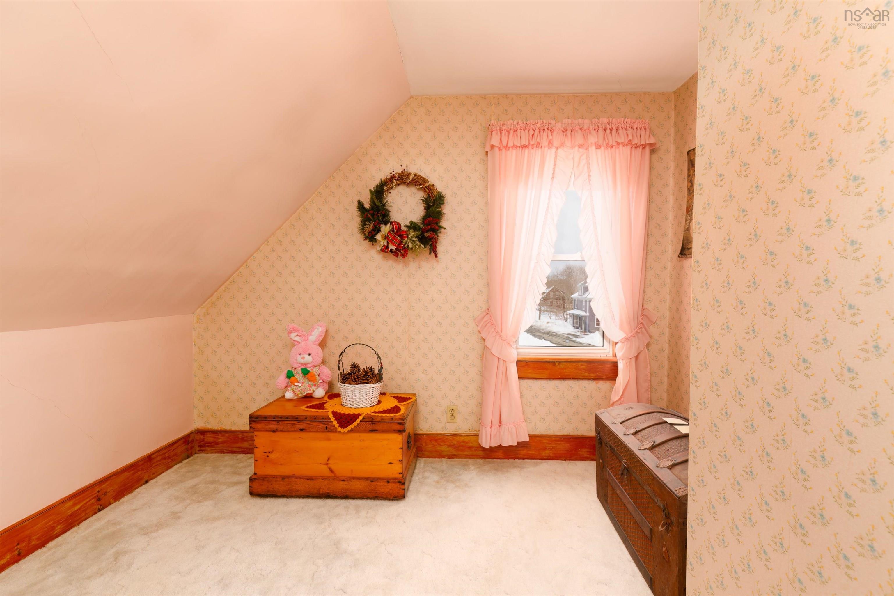 $549,000.00: 210 North Side Road, Riverport