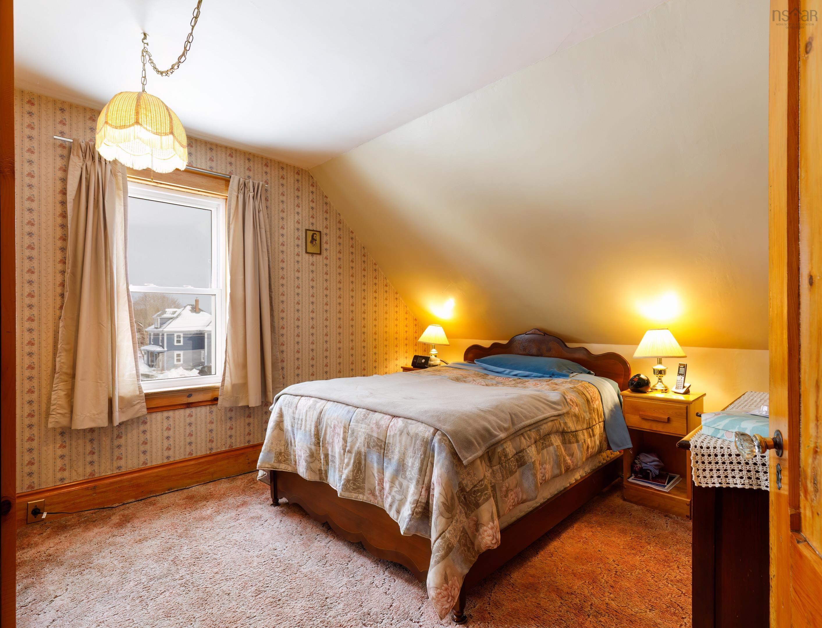 $549,000.00: 210 North Side Road, Riverport