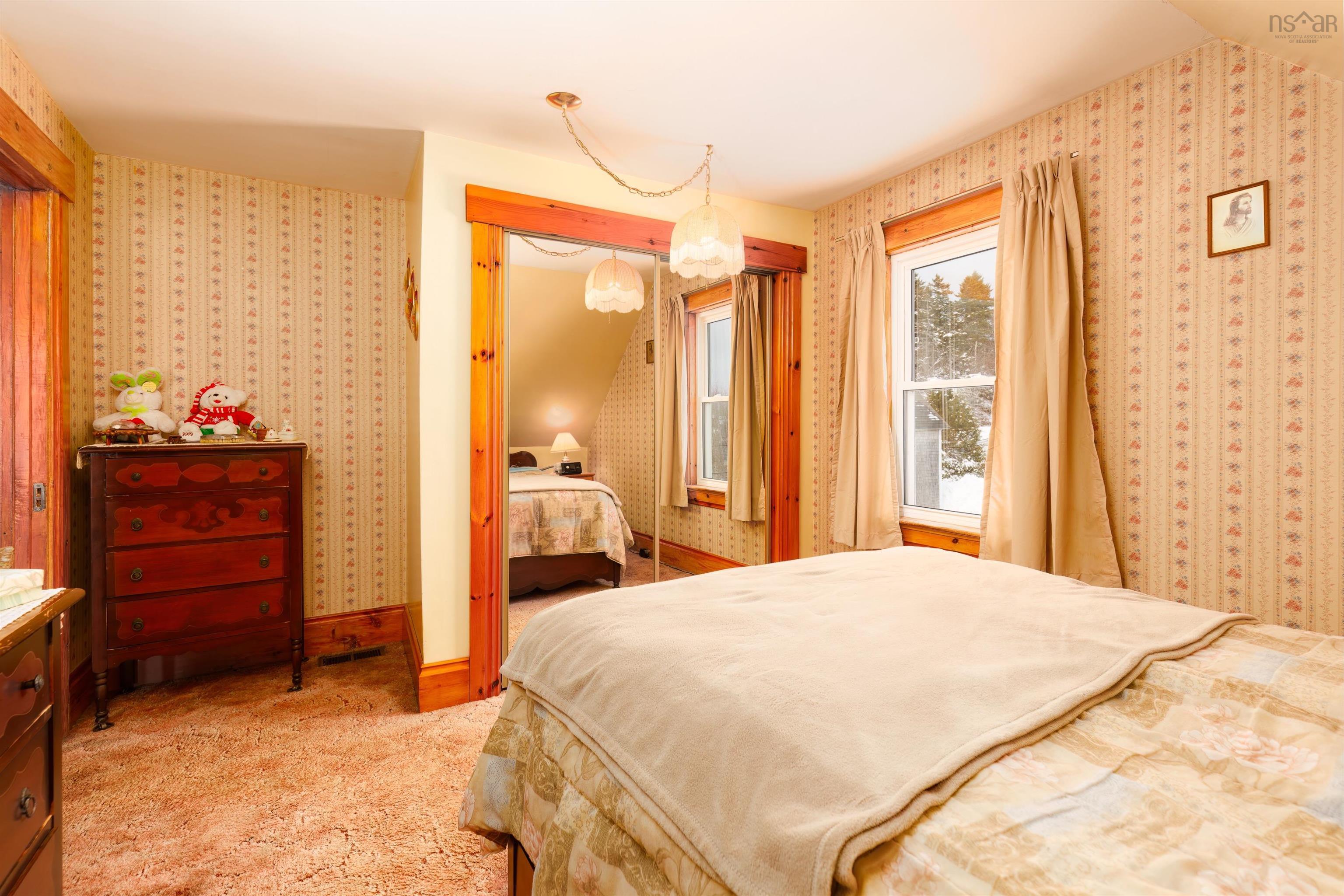 $549,000.00: 210 North Side Road, Riverport