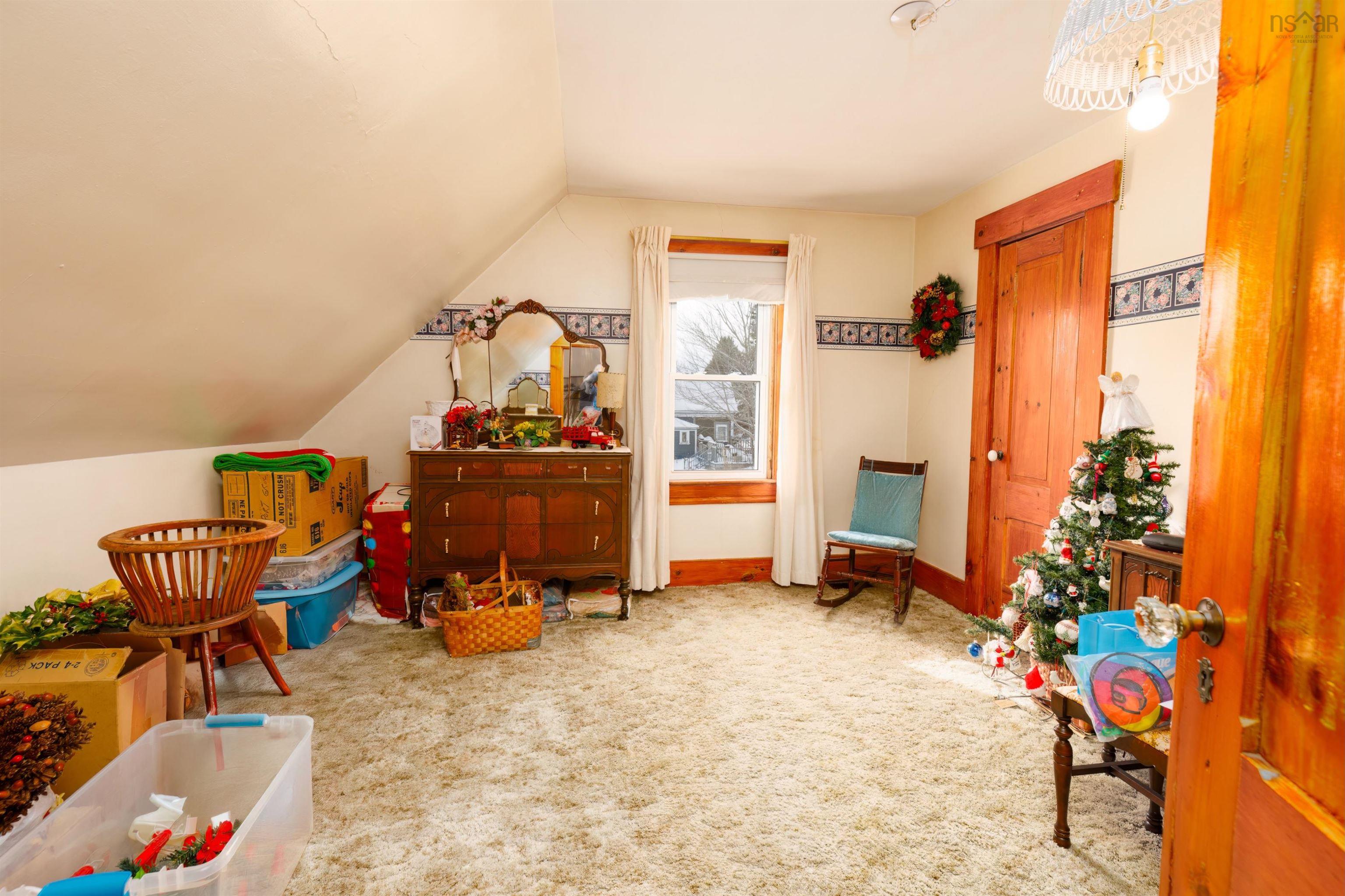 $549,000.00: 210 North Side Road, Riverport