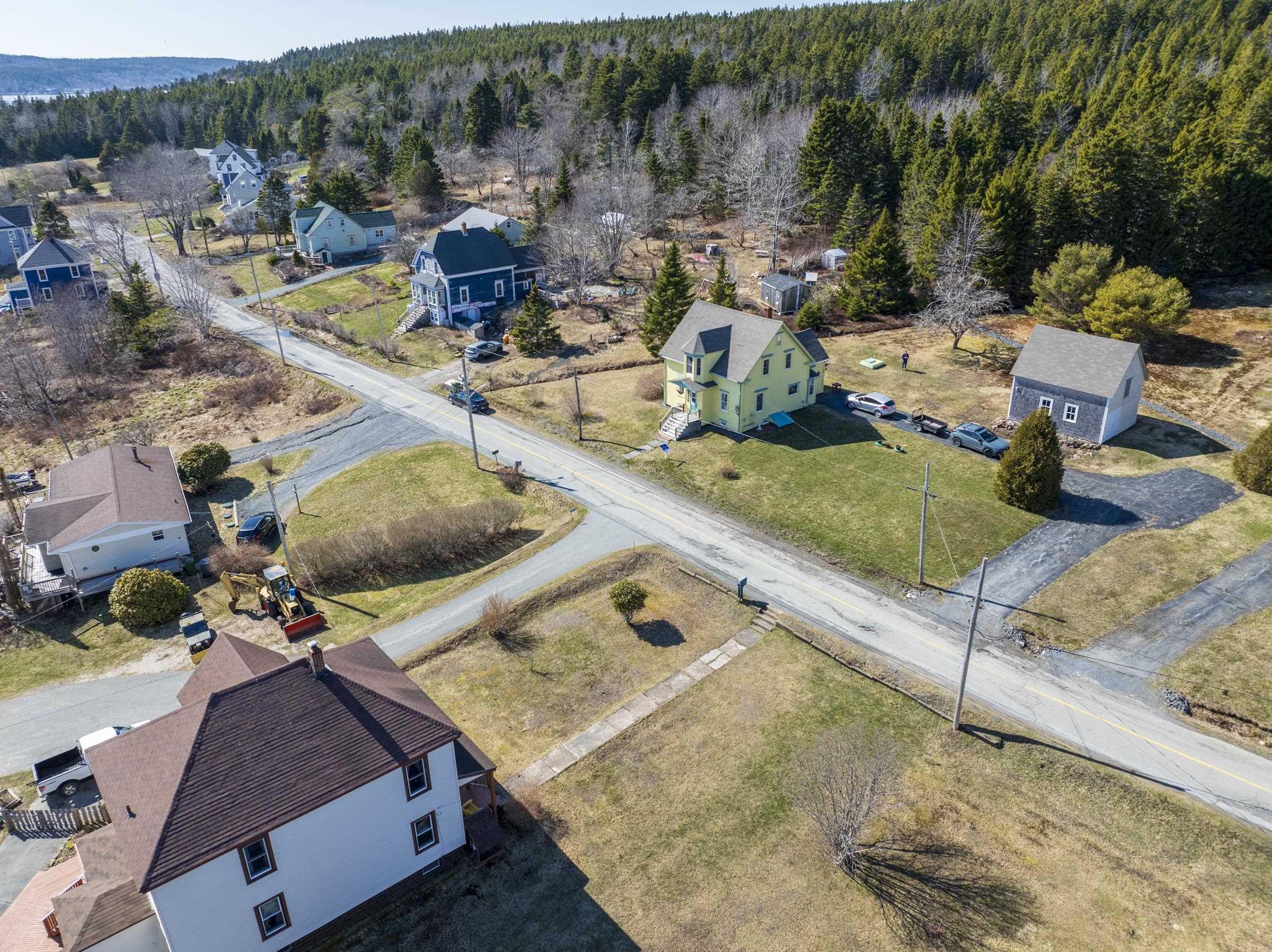 $549,000.00: 210 North Side Road, Riverport