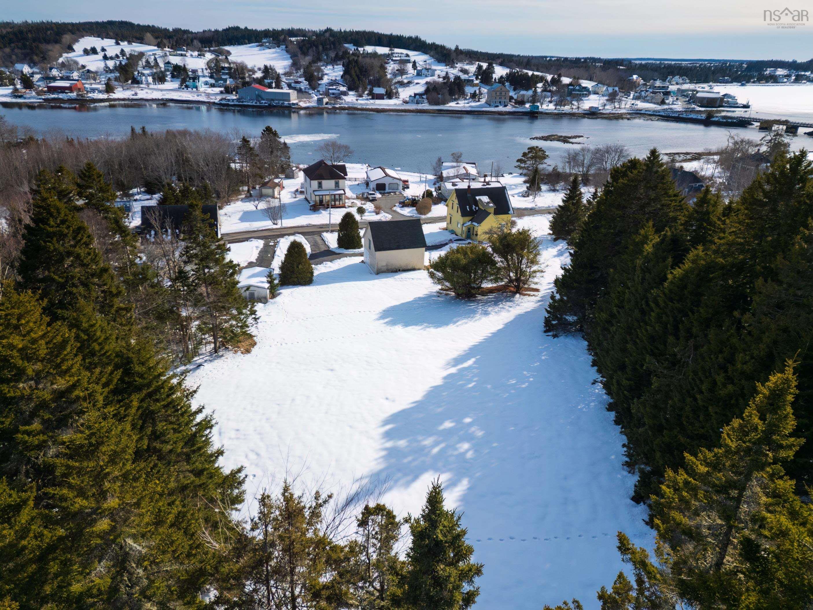 $549,000.00: 210 North Side Road, Riverport