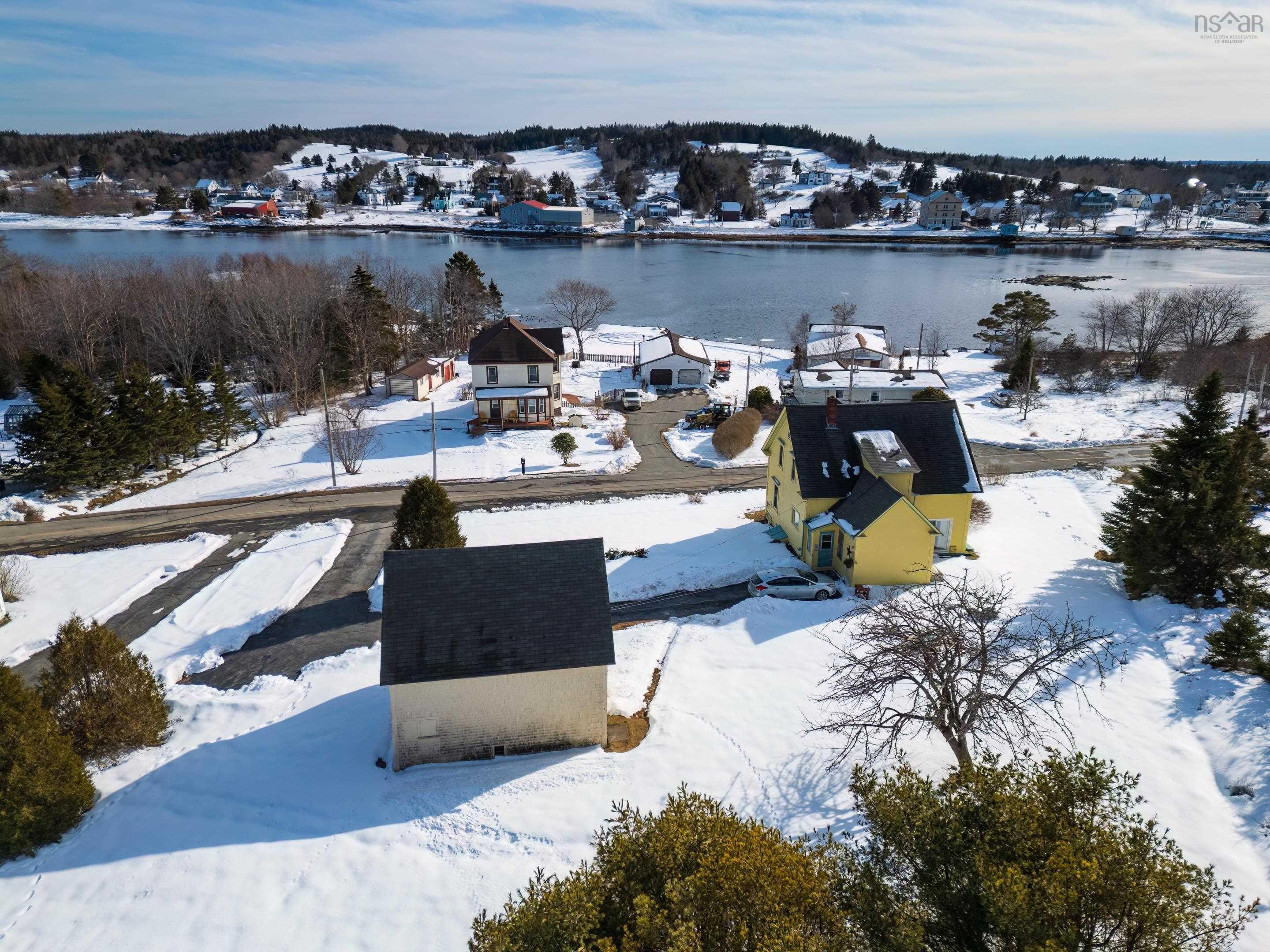 $549,000.00: 210 North Side Road, Riverport