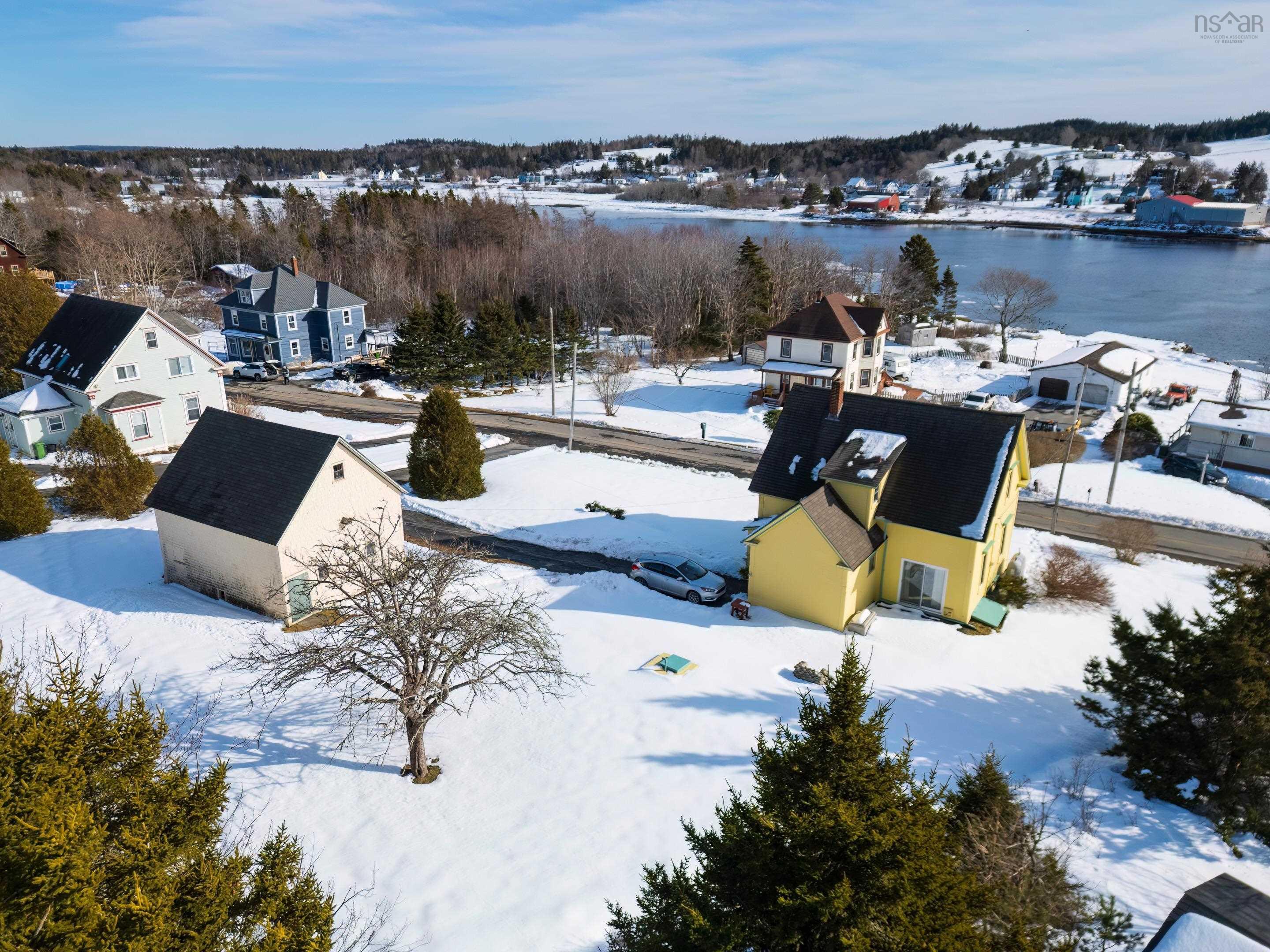 $549,000.00: 210 North Side Road, Riverport