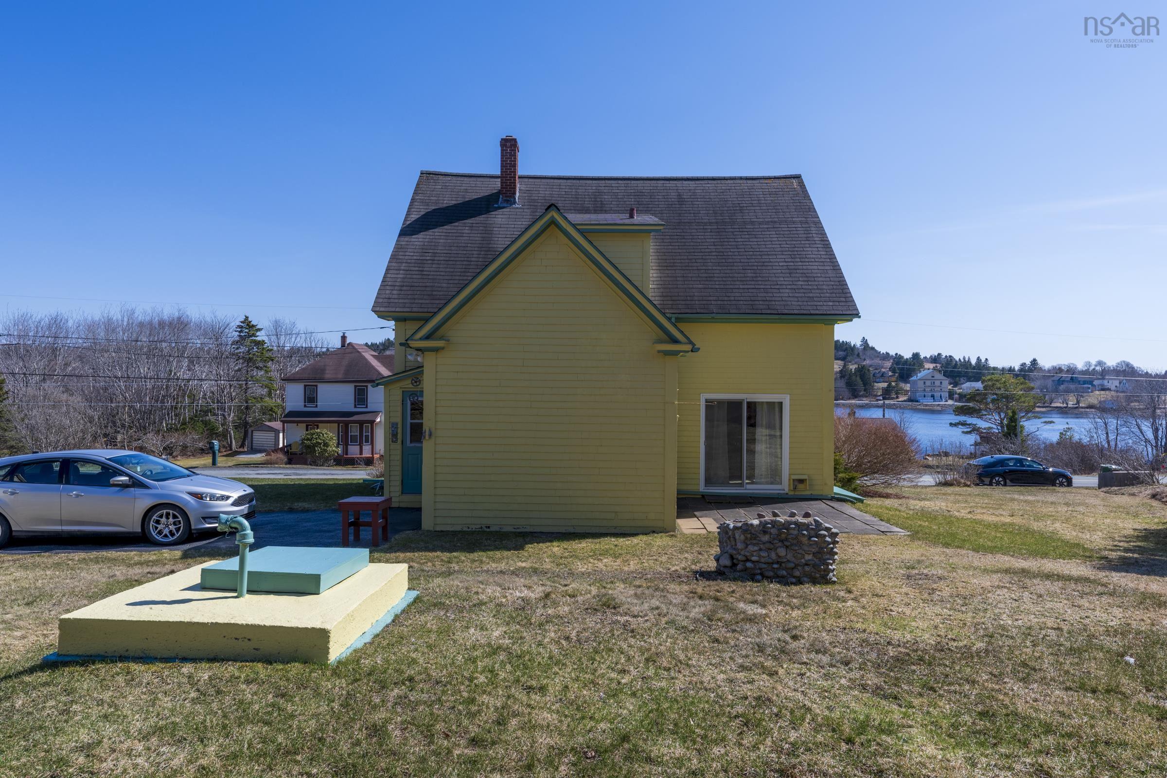 $549,000.00: 210 North Side Road, Riverport