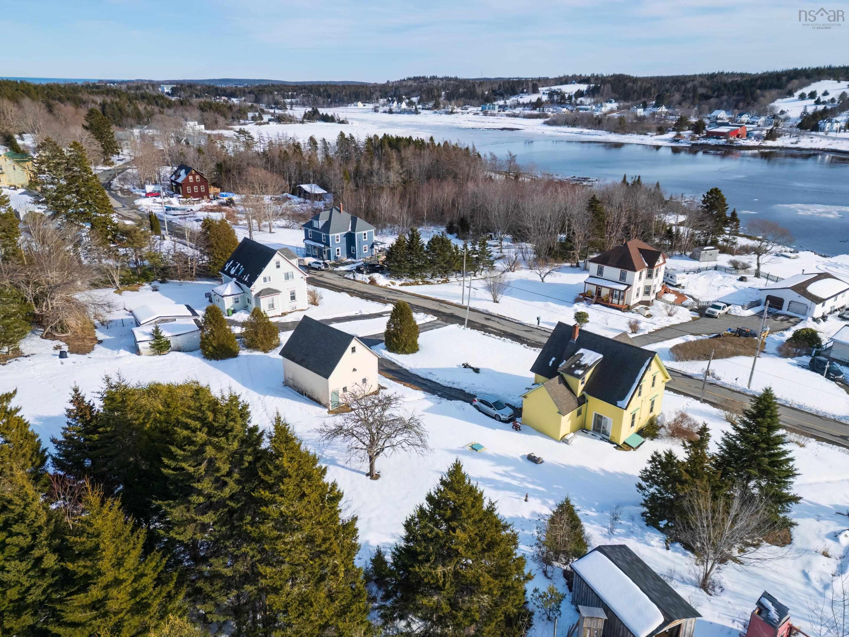 $549,000.00: 210 North Side Road, Riverport