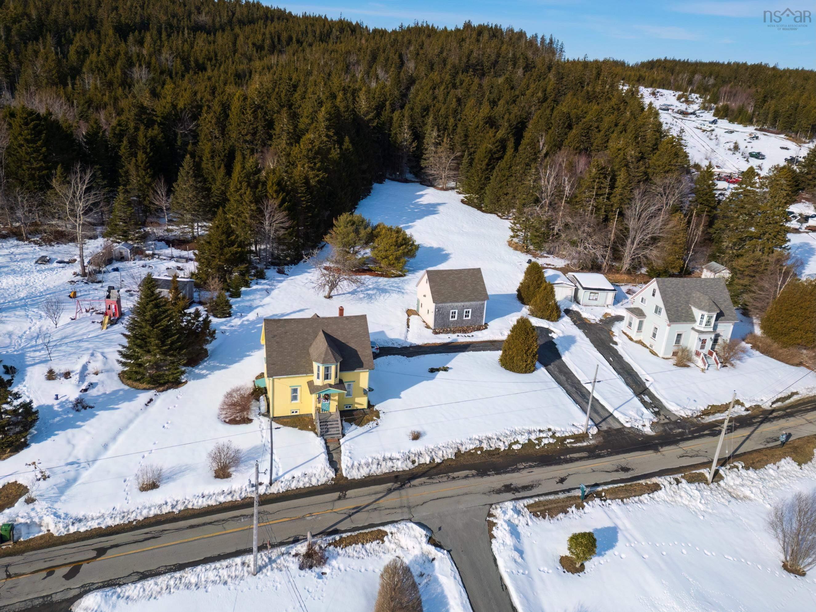 $549,000.00: 210 North Side Road, Riverport