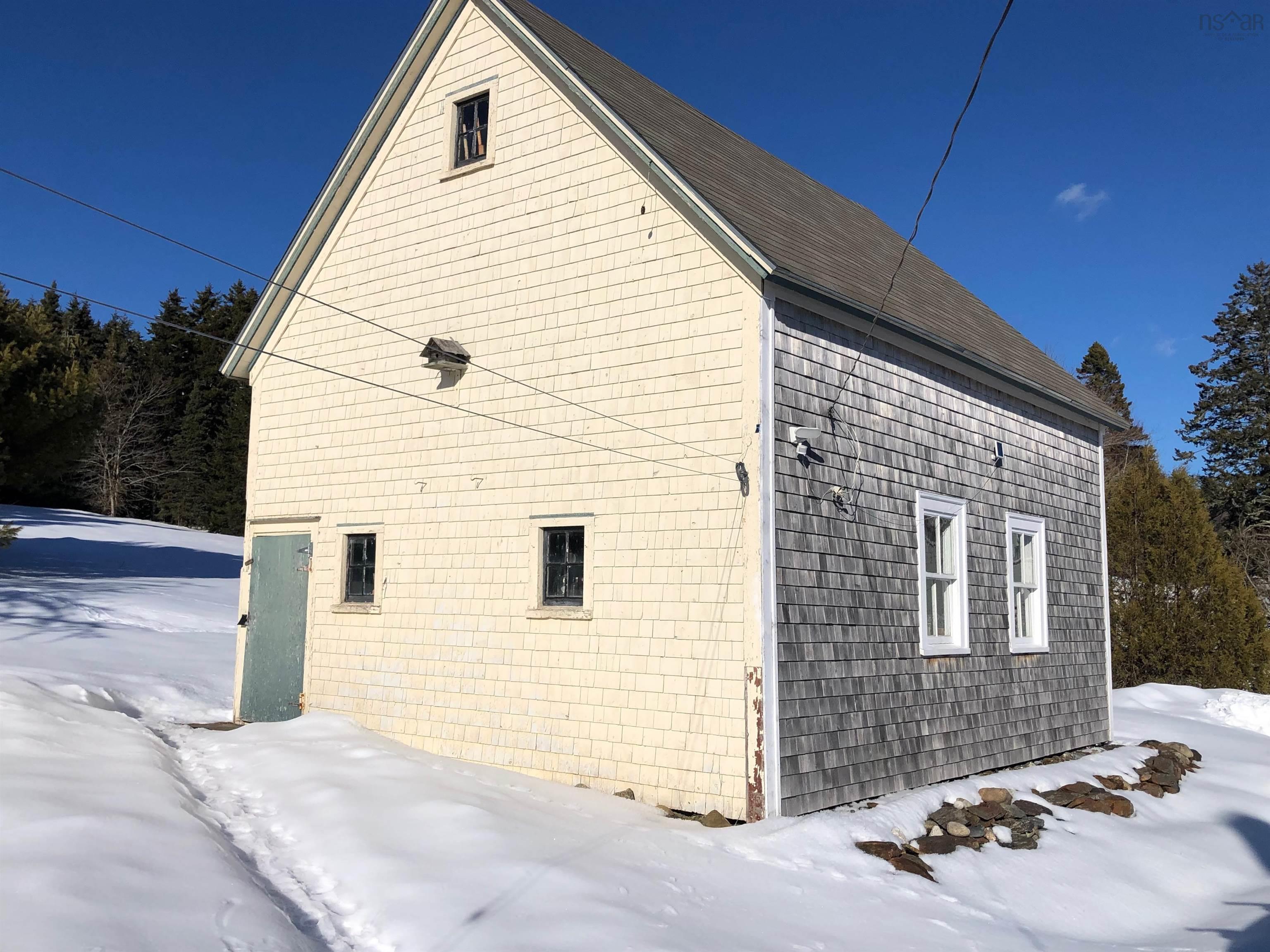 $549,000.00: 210 North Side Road, Riverport