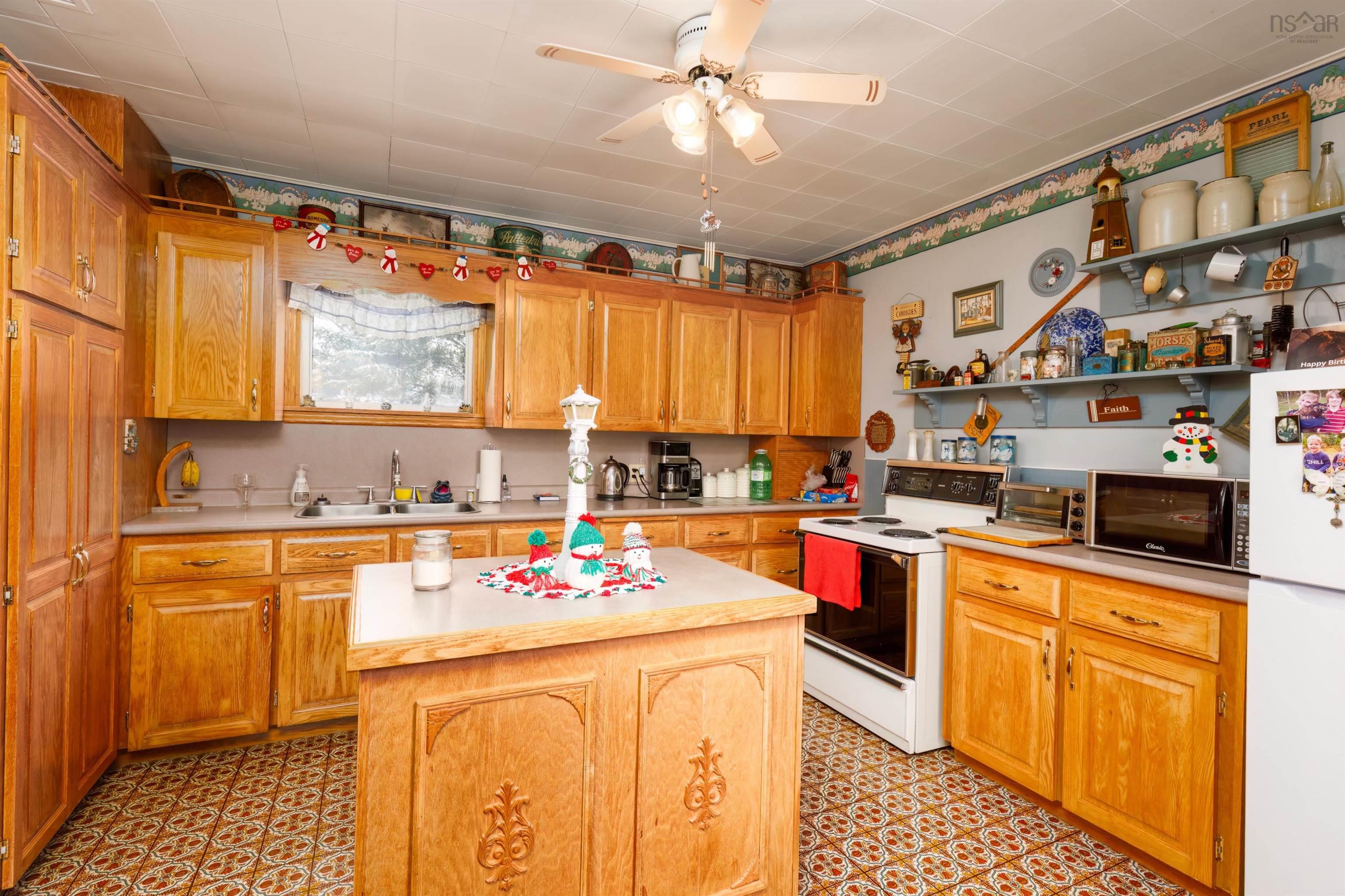 $549,000.00: 210 North Side Road, Riverport