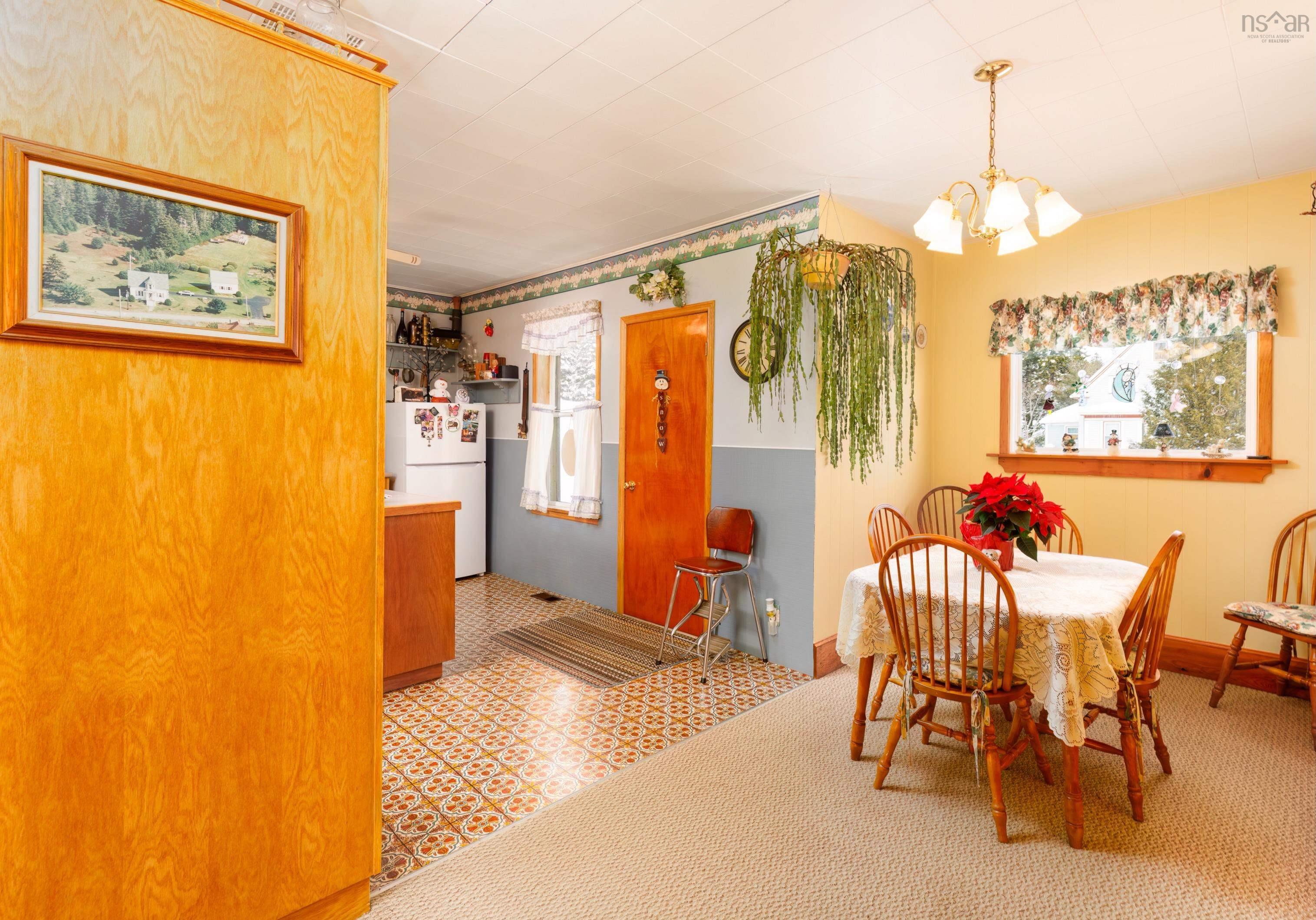 $549,000.00: 210 North Side Road, Riverport