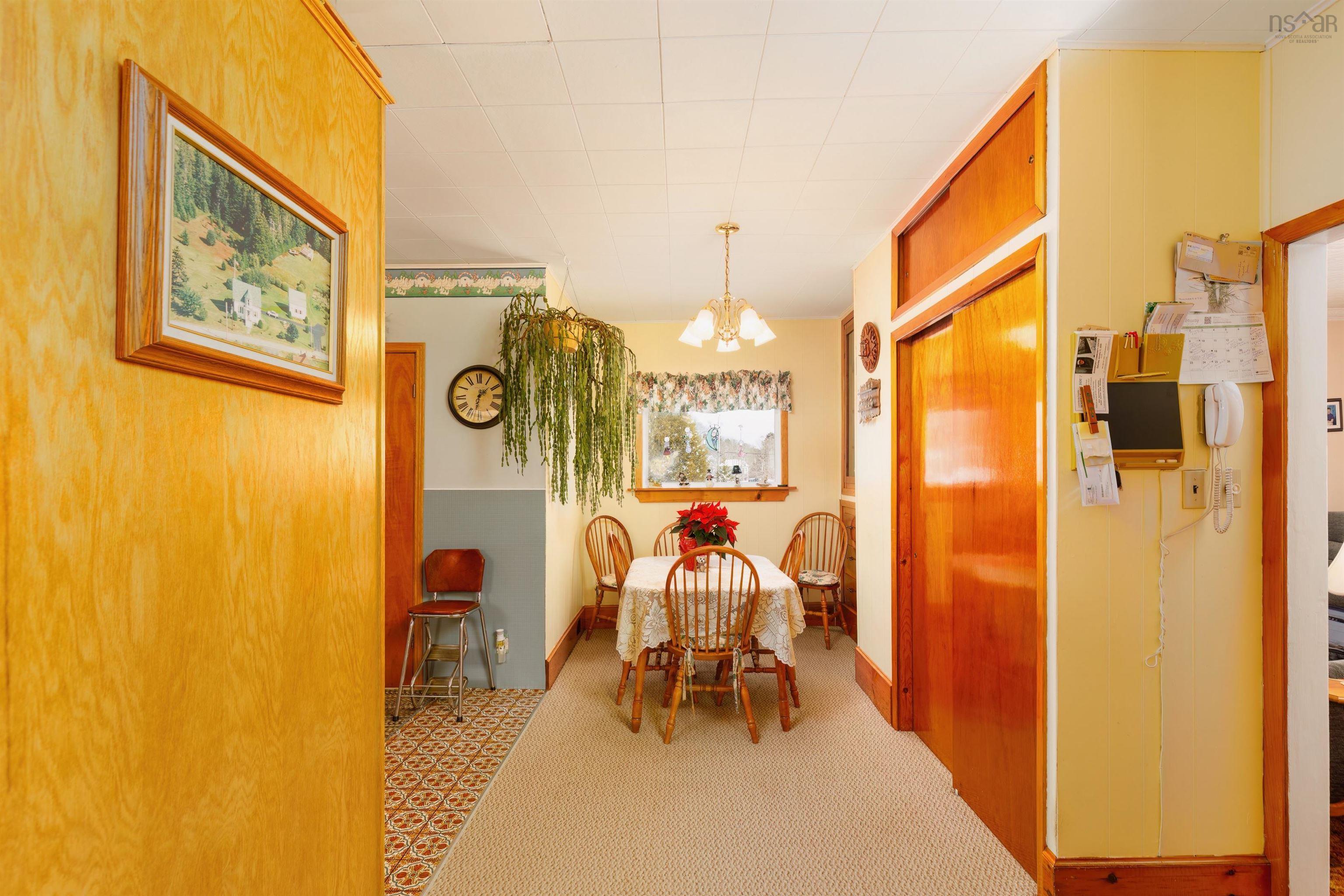 $549,000.00: 210 North Side Road, Riverport