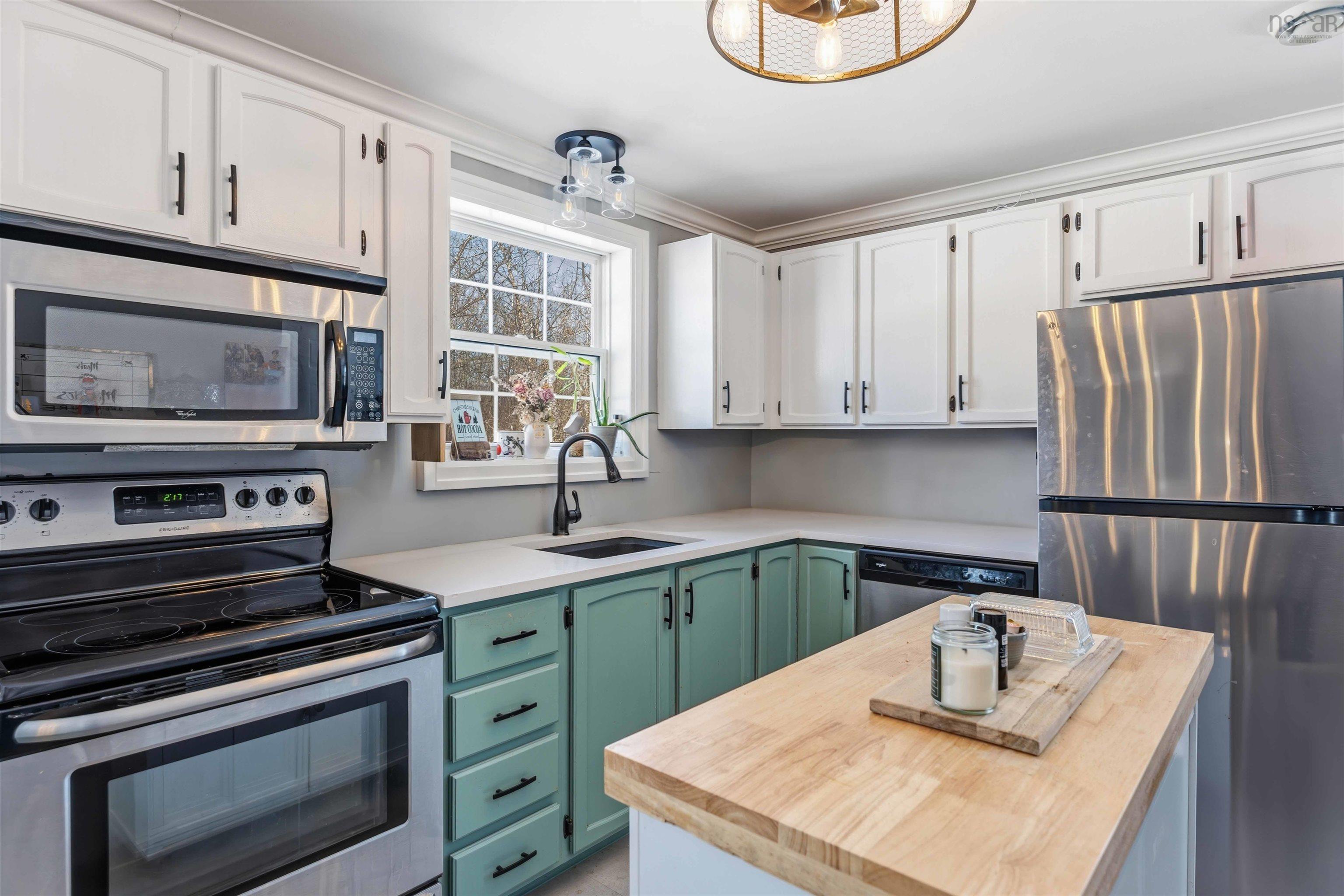 $499,900.00: 300 Falmouth Back Road, Falmouth