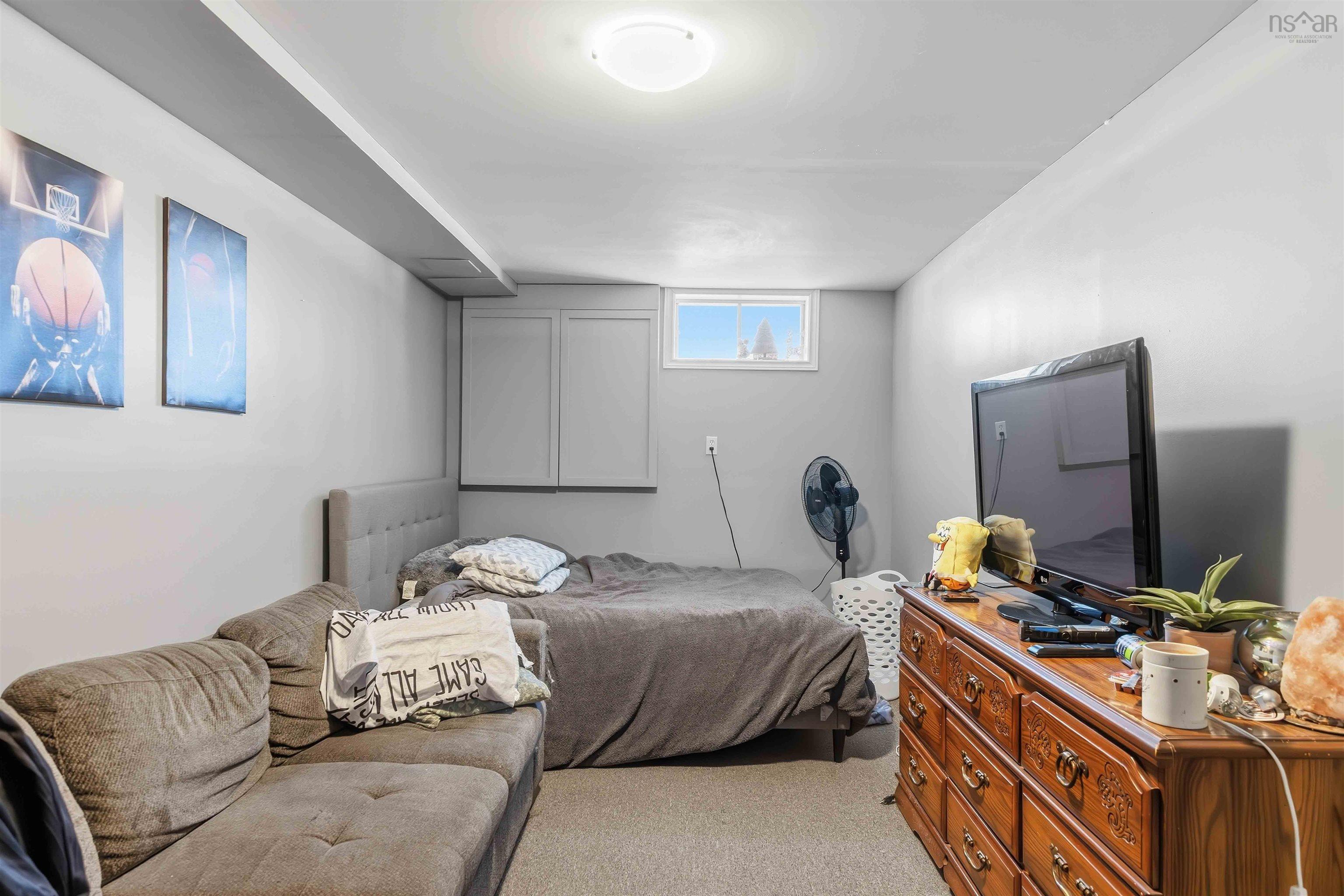 $499,900.00: 300 Falmouth Back Road, Falmouth