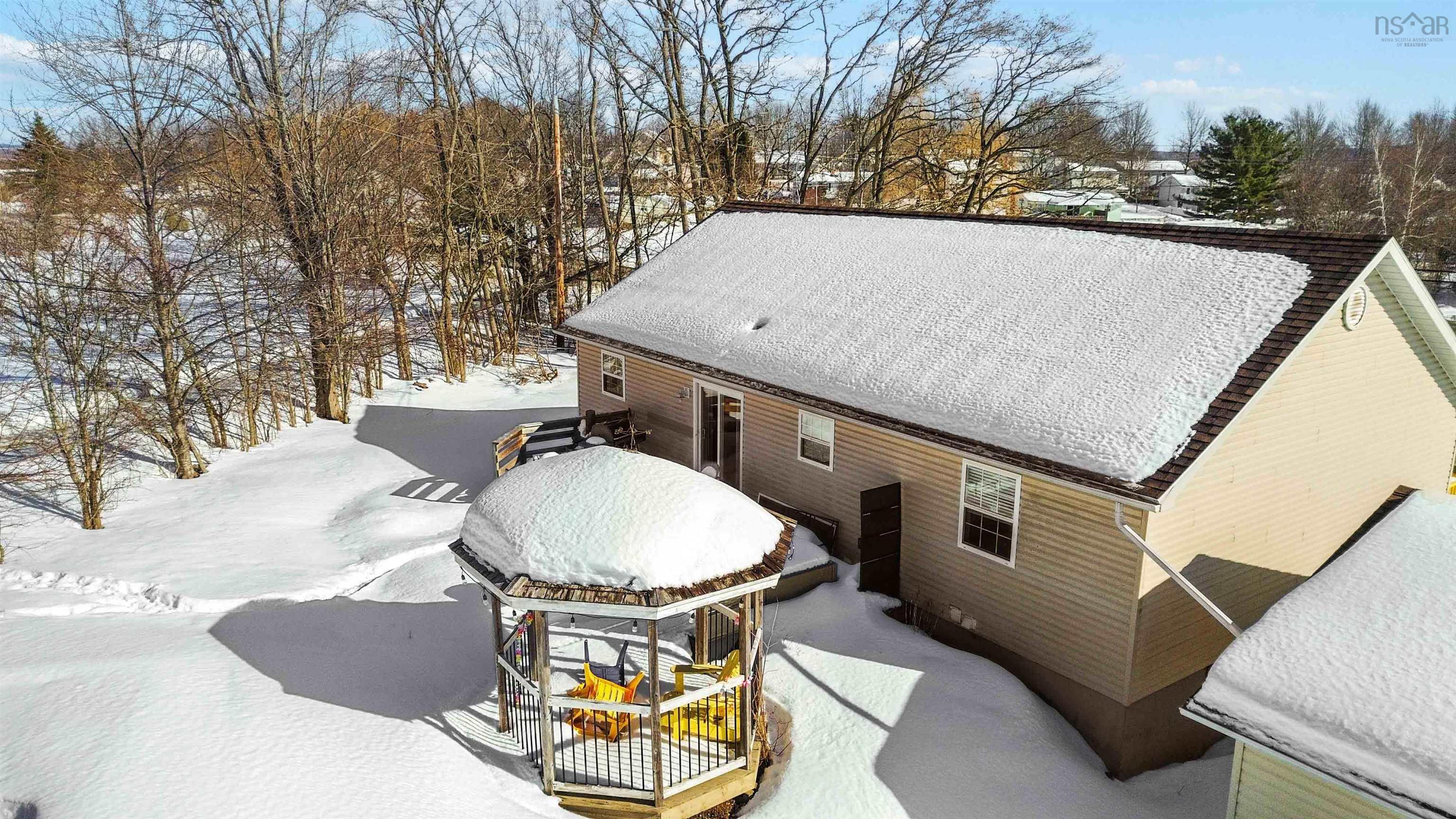 $499,900.00: 300 Falmouth Back Road, Falmouth