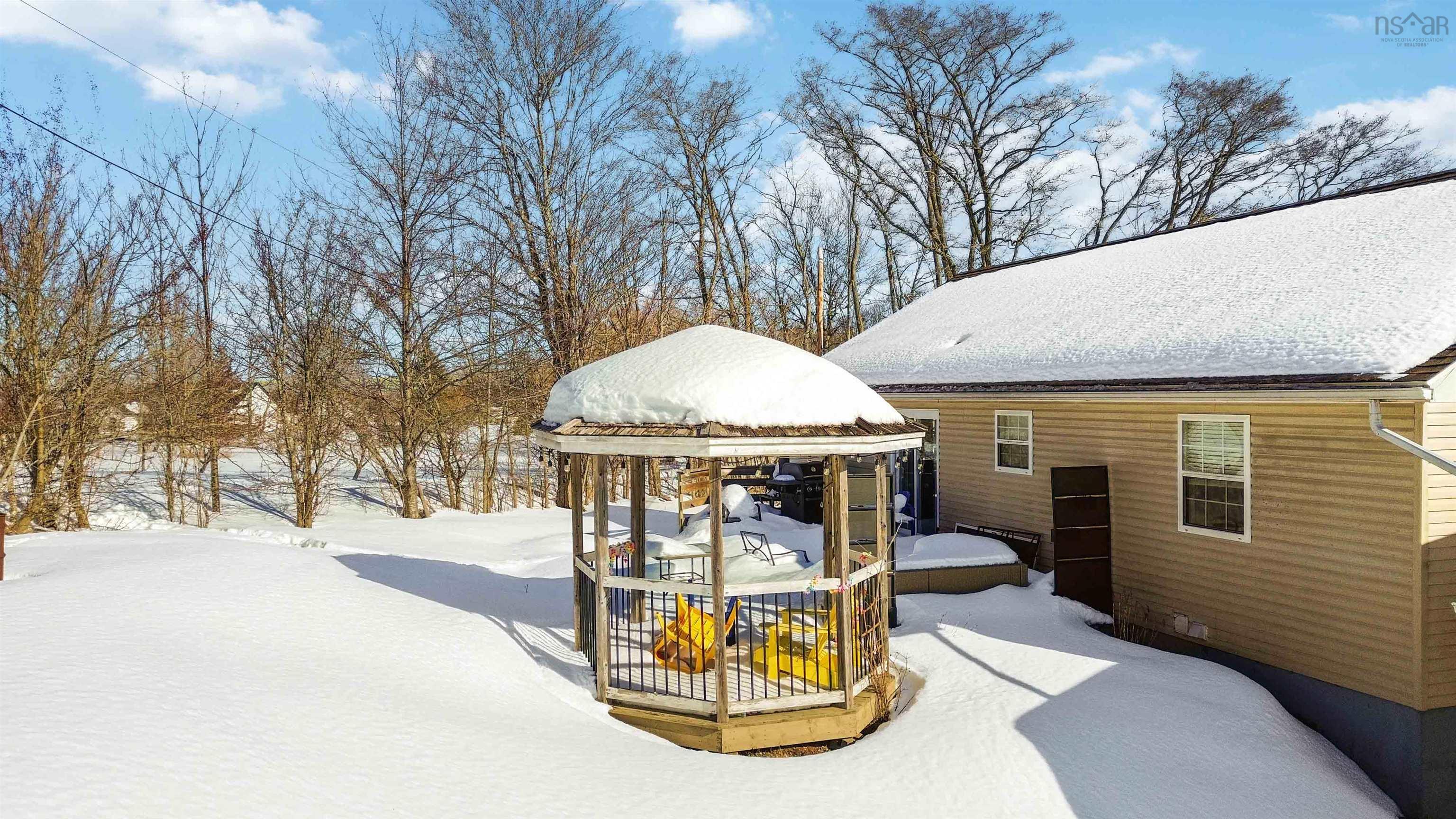 $499,900.00: 300 Falmouth Back Road, Falmouth