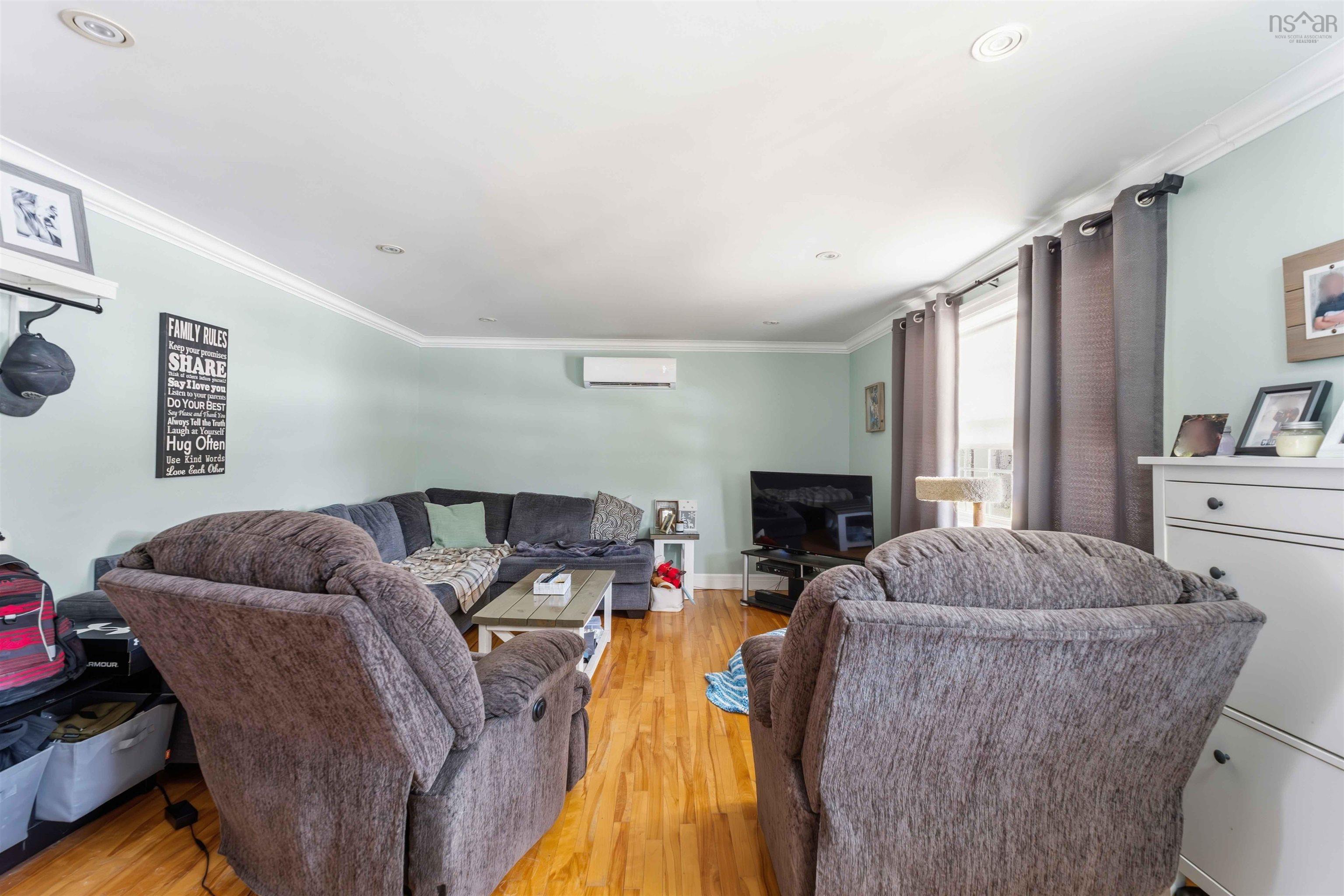 $499,900.00: 300 Falmouth Back Road, Falmouth