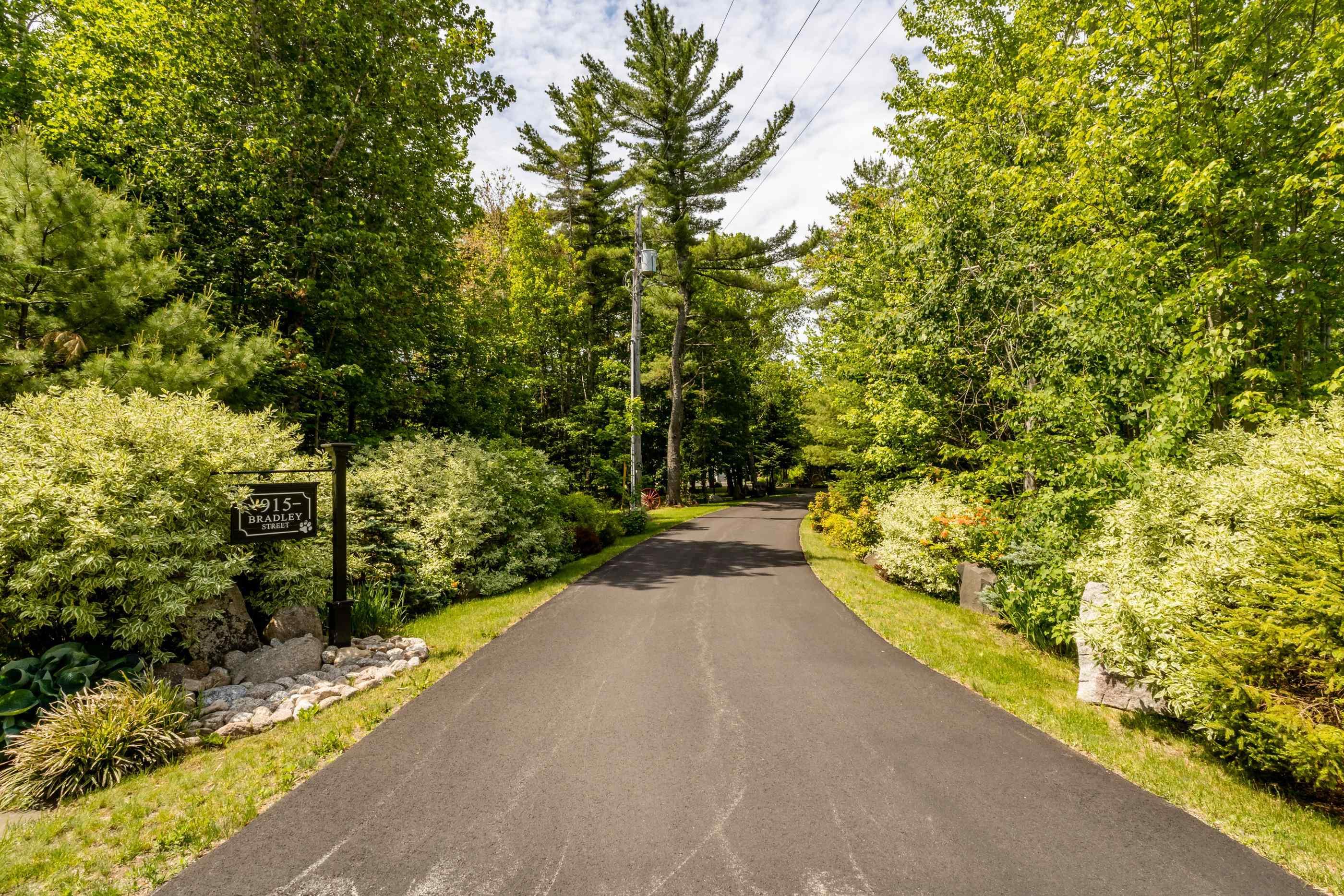 $995,000.00: 915 Bradley Street, Wilmot