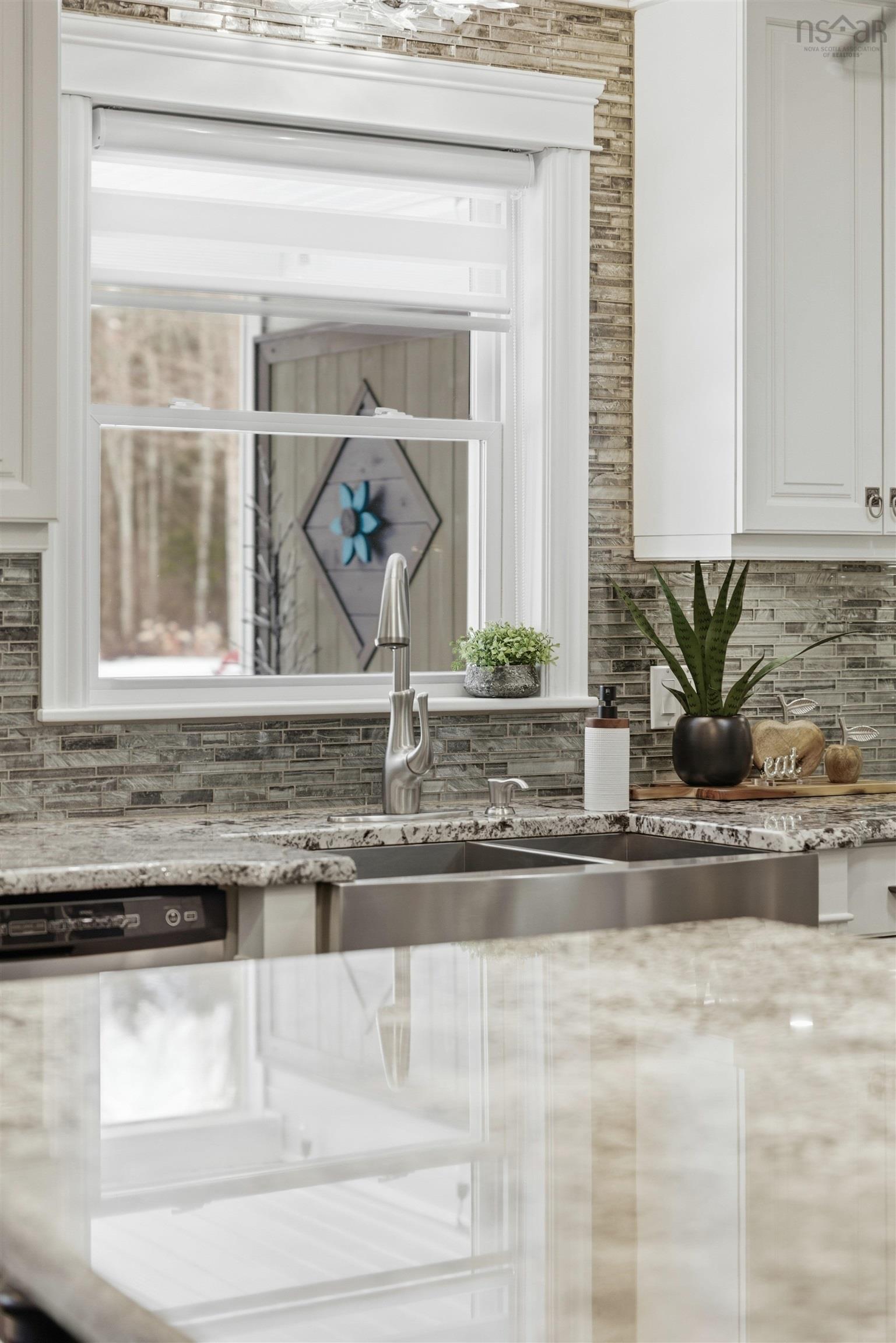 $995,000.00: 915 Bradley Street, Wilmot