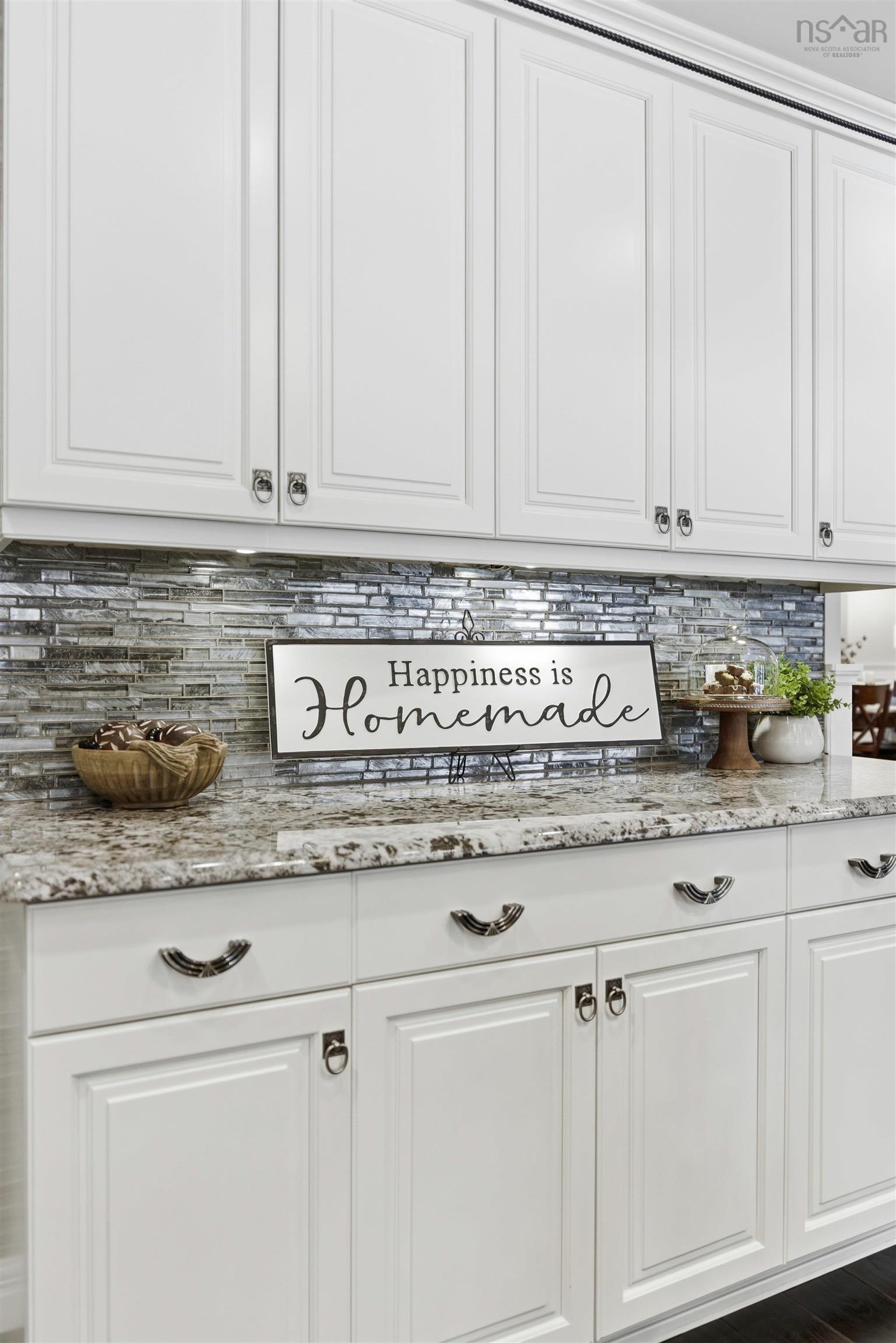 $995,000.00: 915 Bradley Street, Wilmot