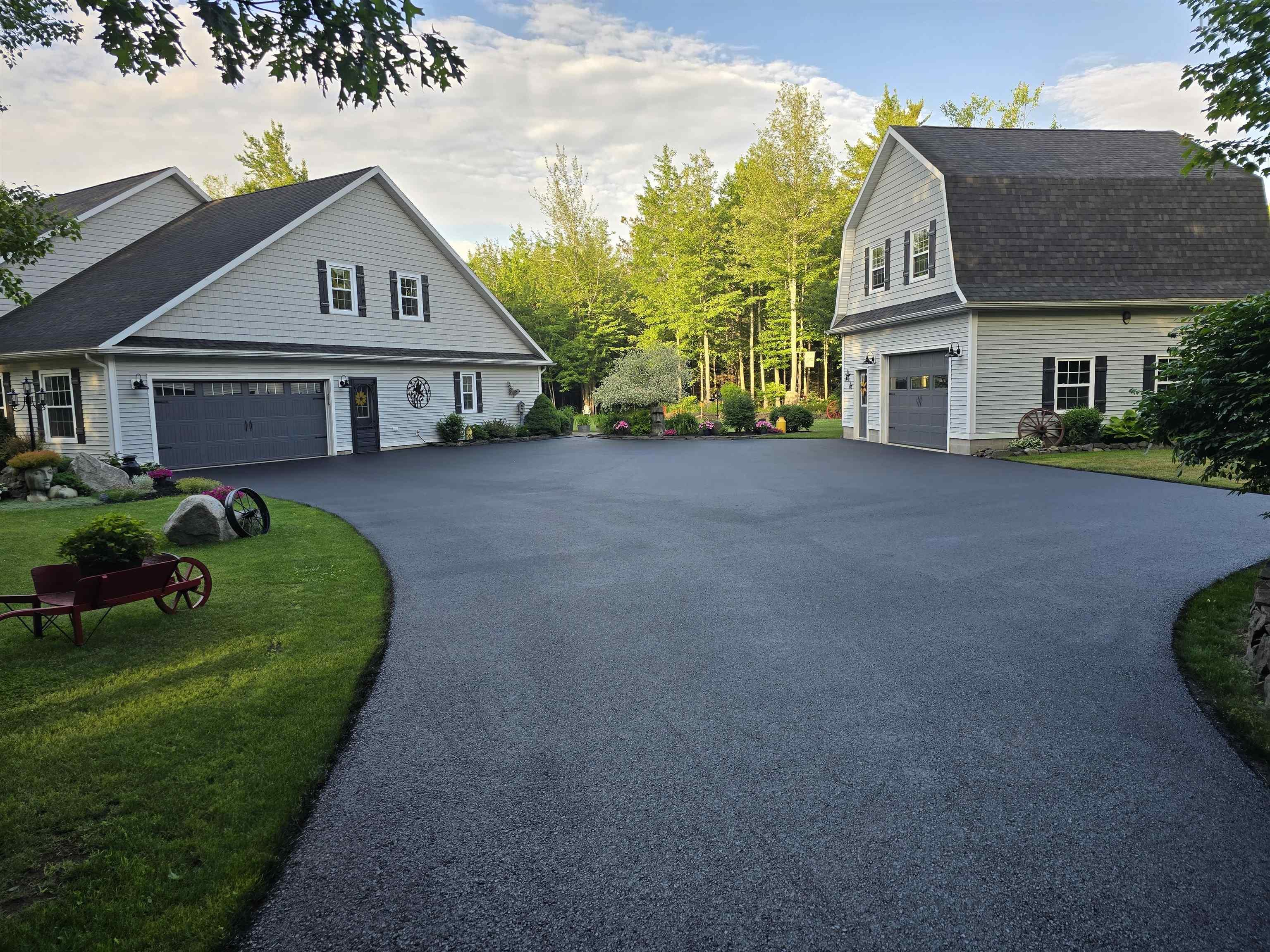 $995,000.00: 915 Bradley Street, Wilmot