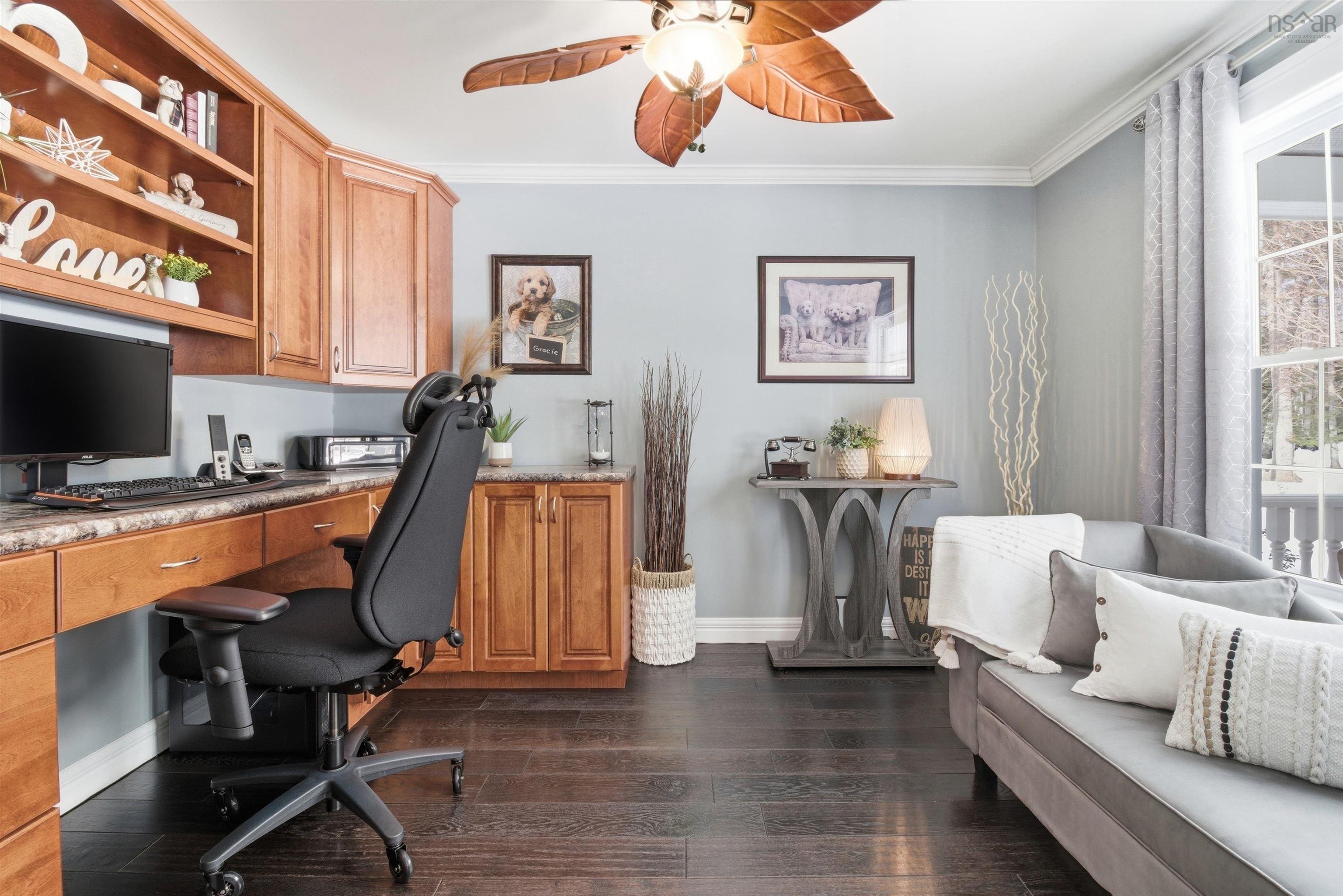 $995,000.00: 915 Bradley Street, Wilmot