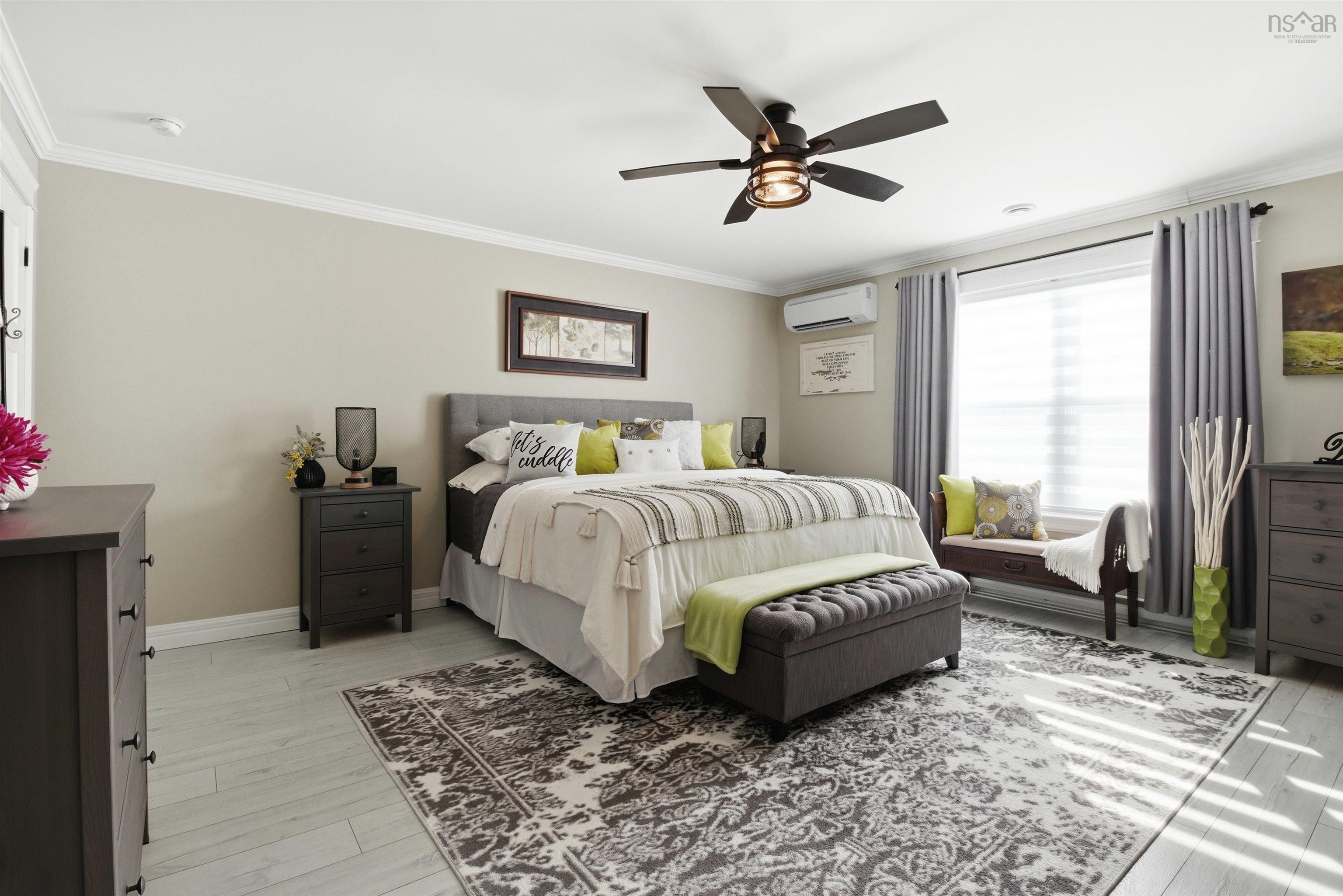 $995,000.00: 915 Bradley Street, Wilmot