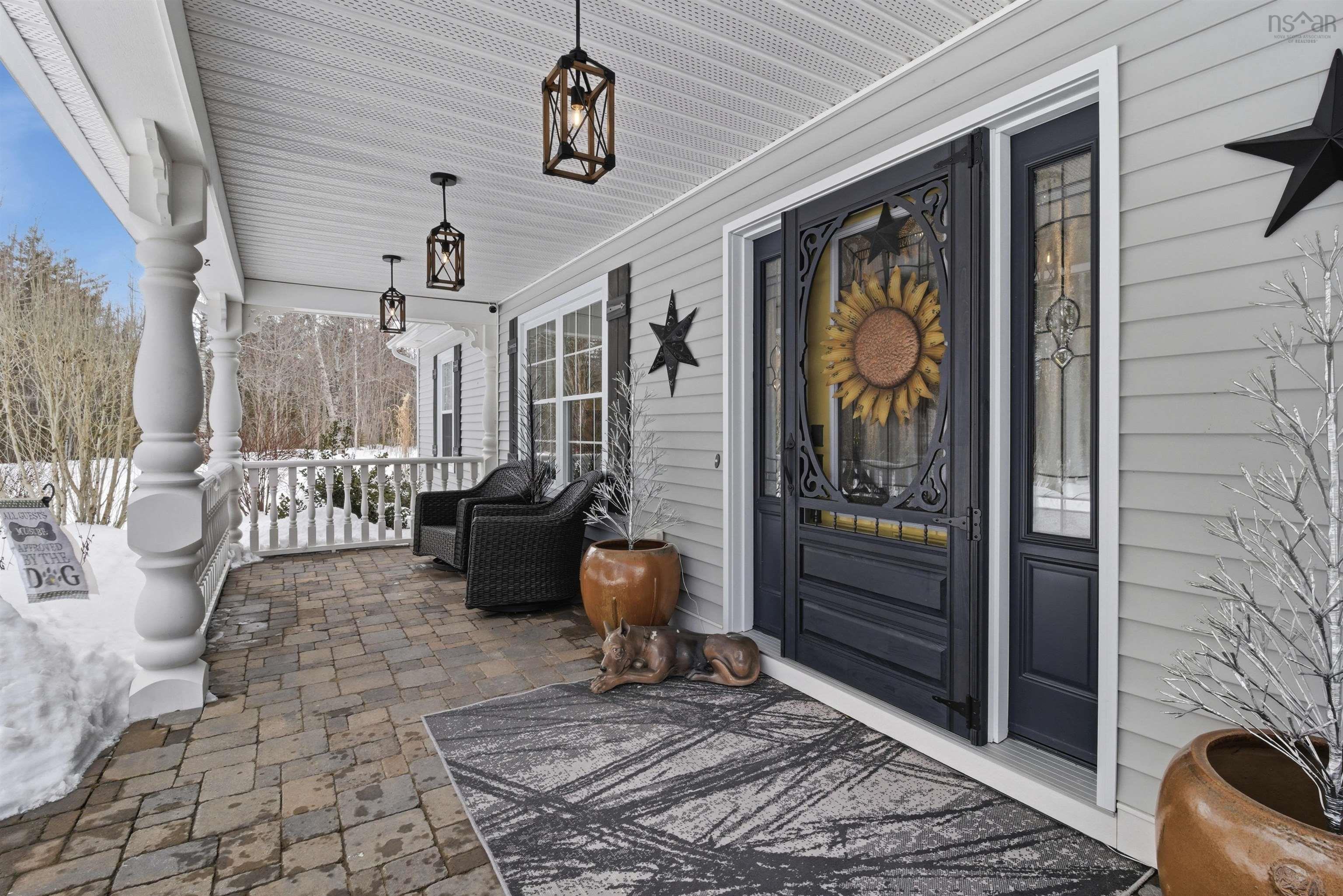 $995,000.00: 915 Bradley Street, Wilmot