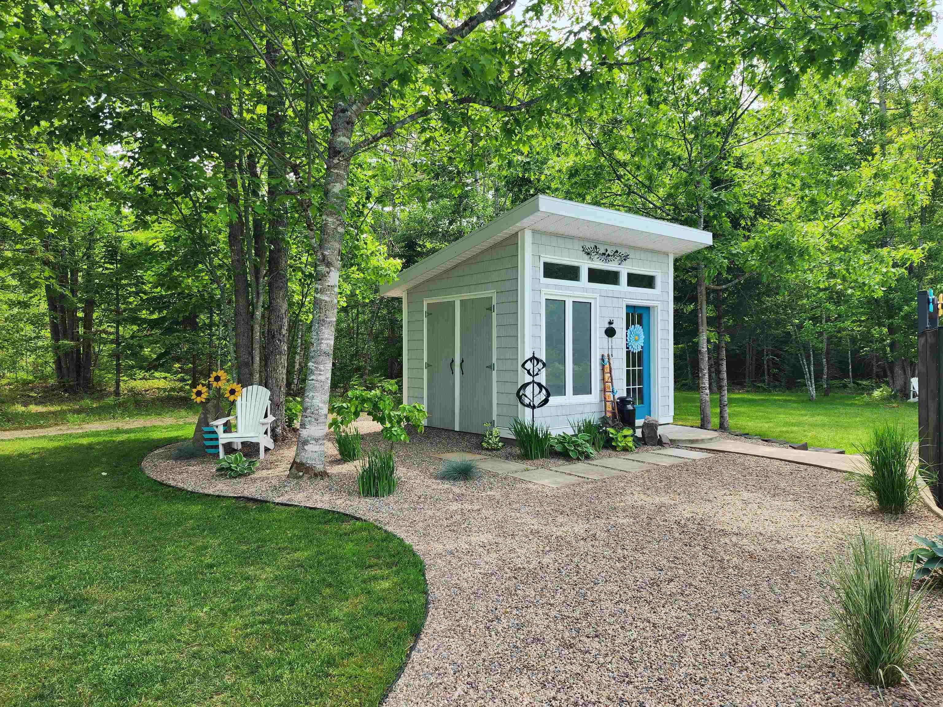 $995,000.00: 915 Bradley Street, Wilmot