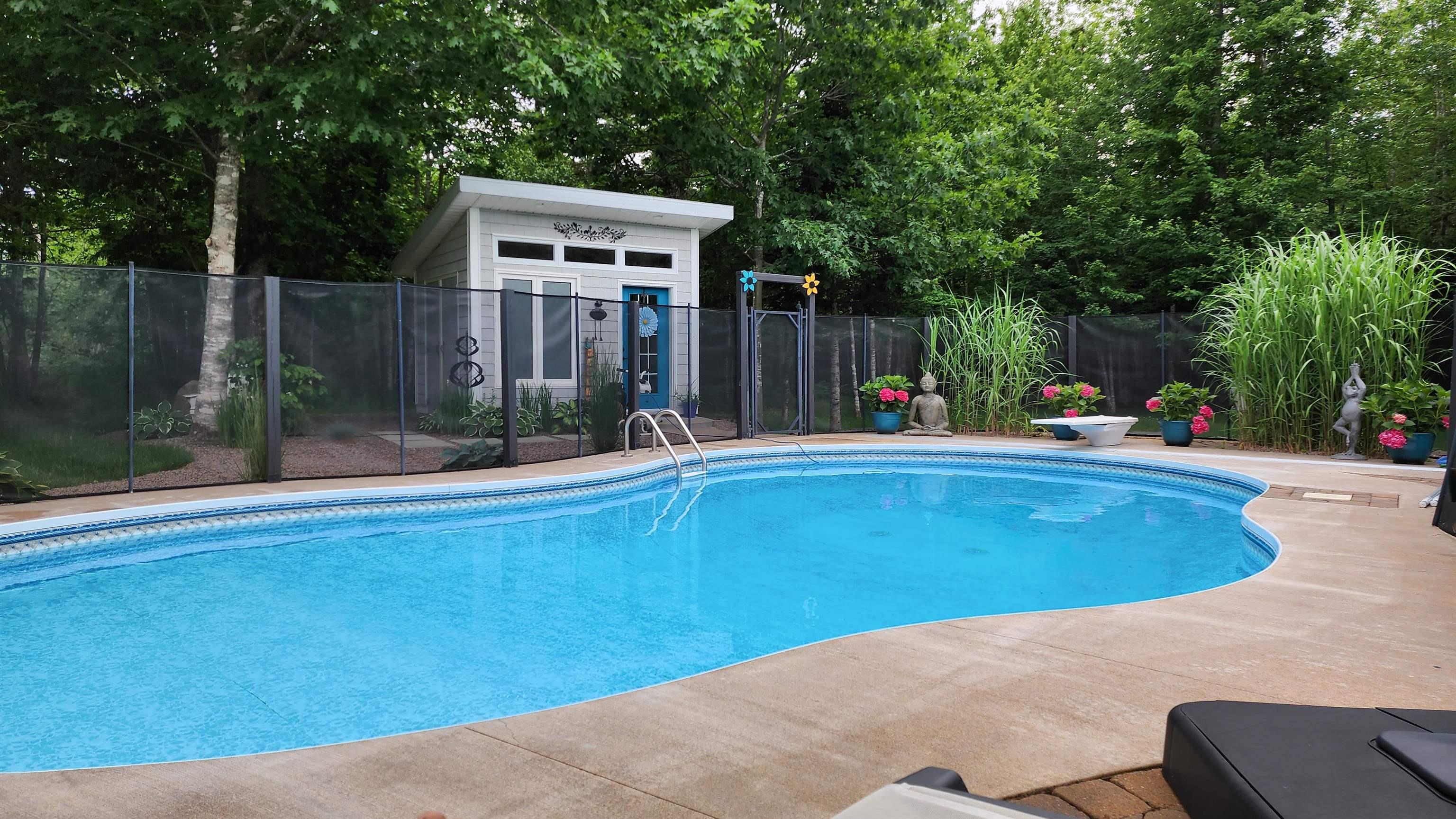 $995,000.00: 915 Bradley Street, Wilmot