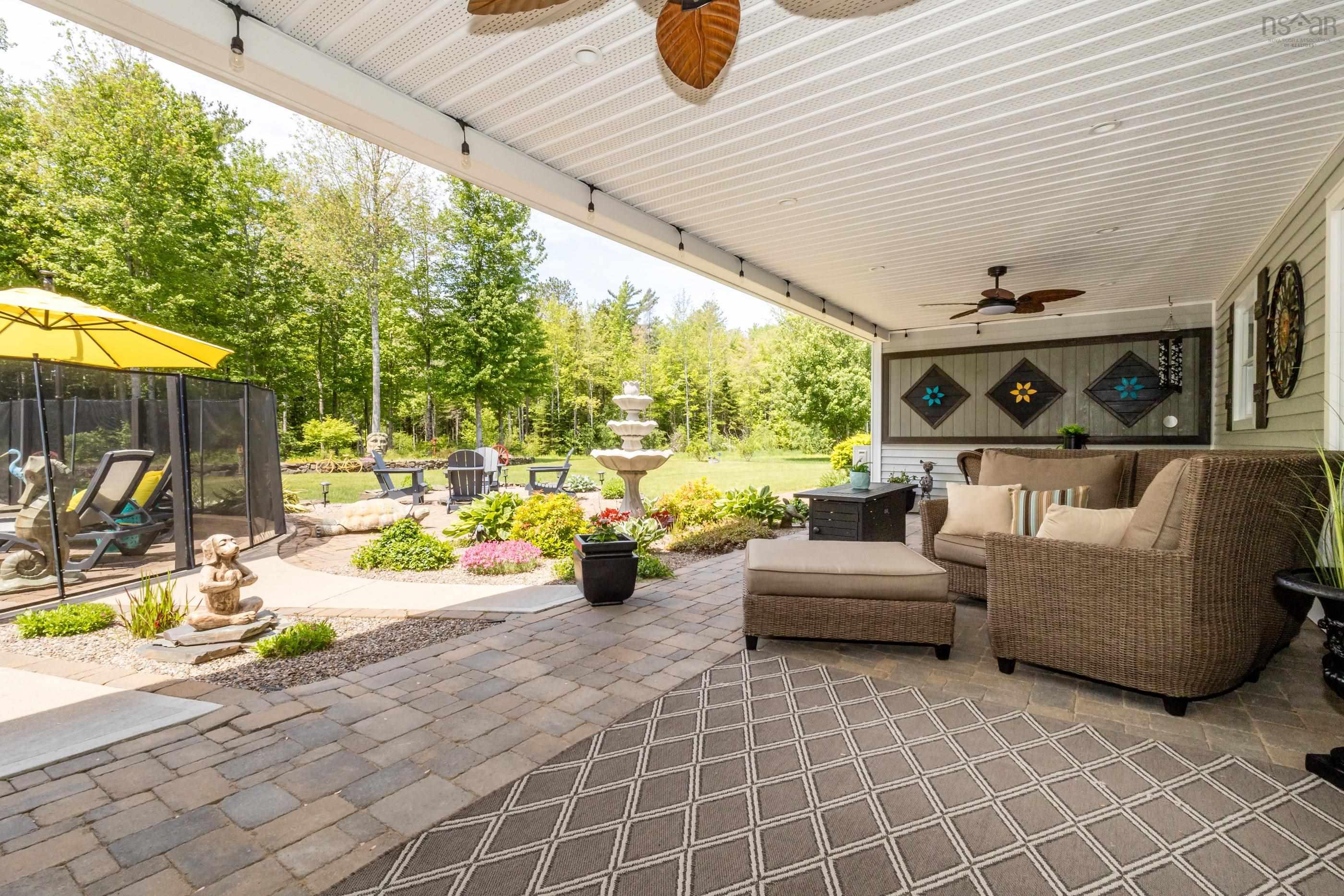 $995,000.00: 915 Bradley Street, Wilmot
