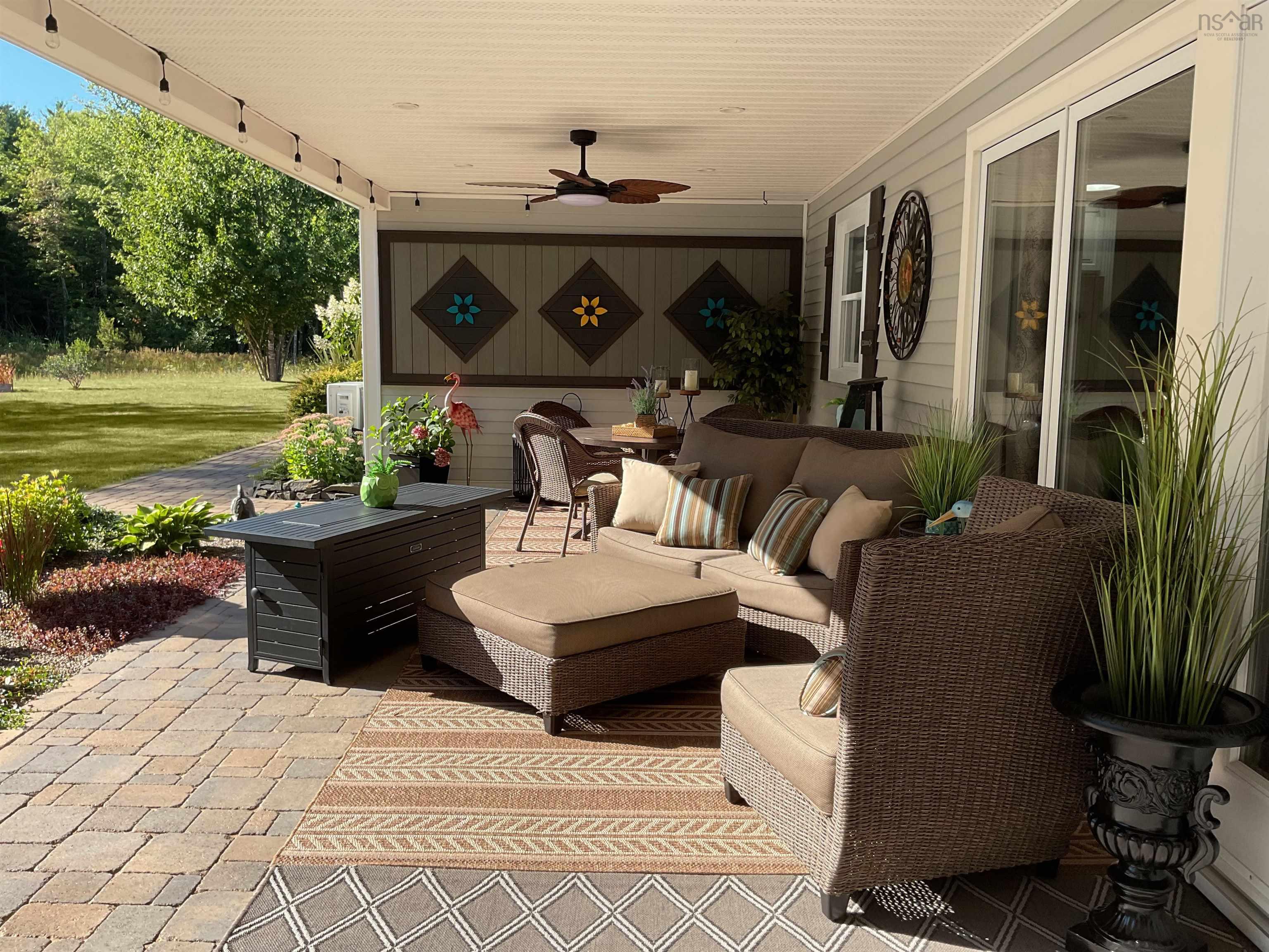 $995,000.00: 915 Bradley Street, Wilmot