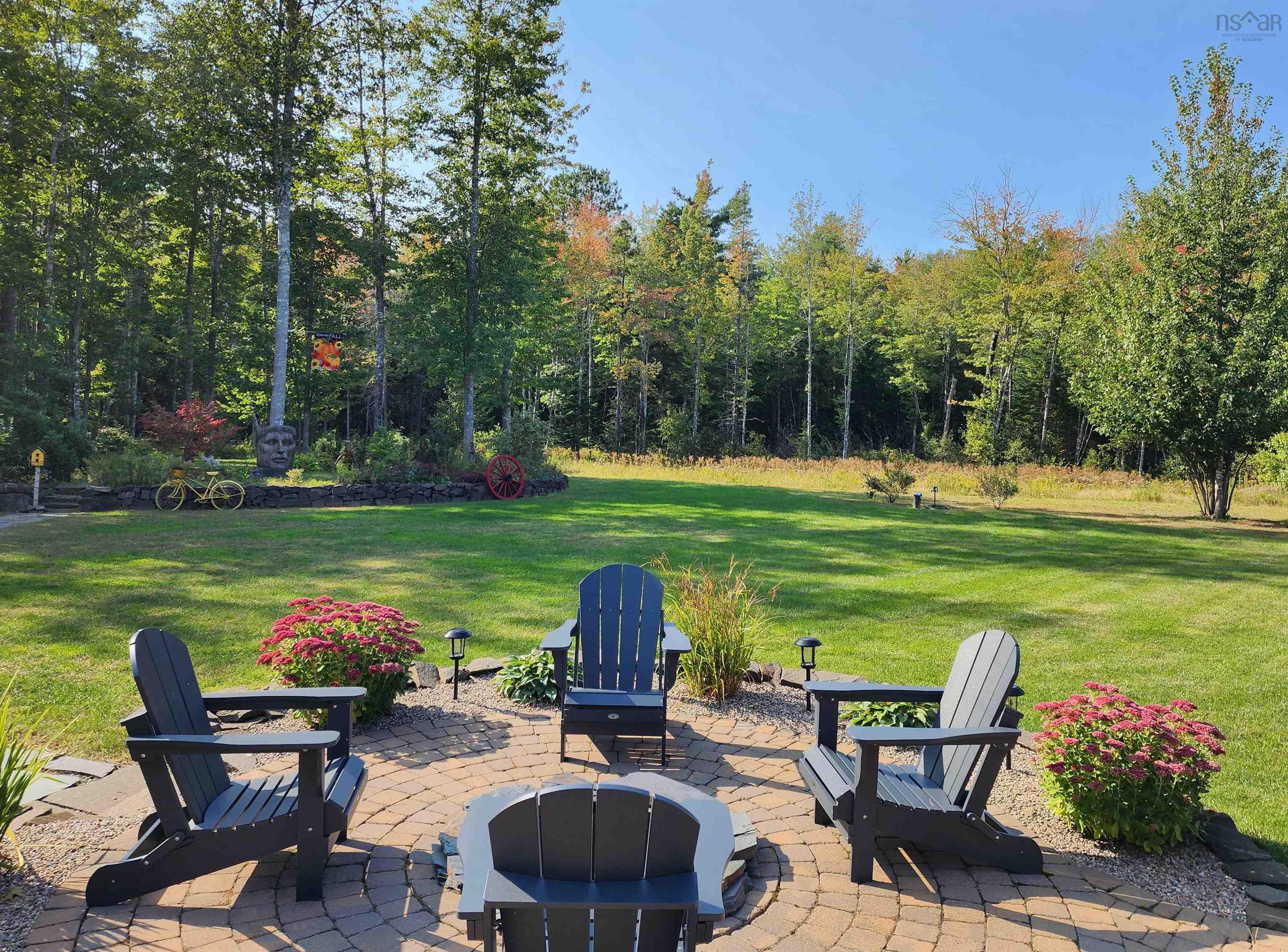 $995,000.00: 915 Bradley Street, Wilmot