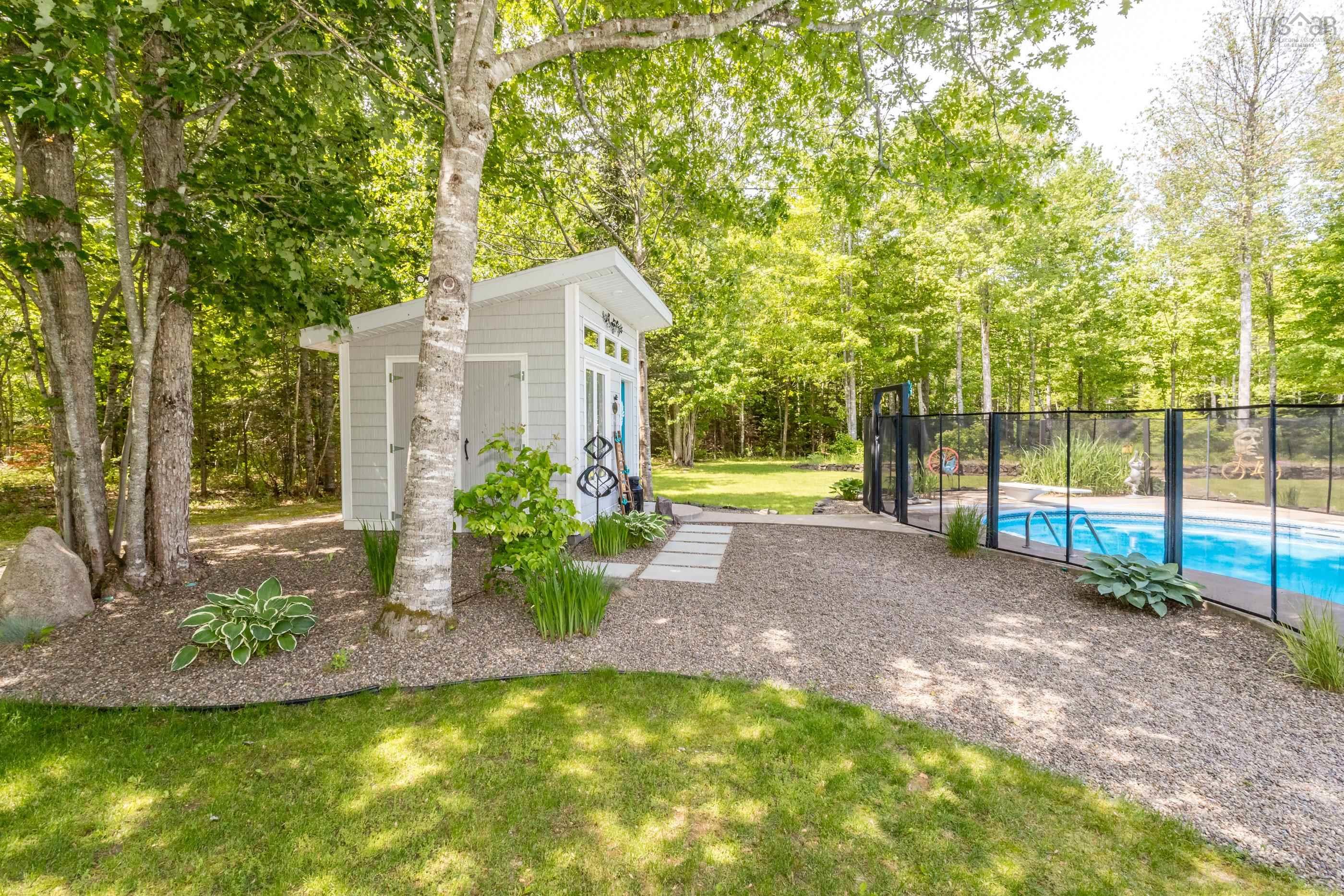 $995,000.00: 915 Bradley Street, Wilmot