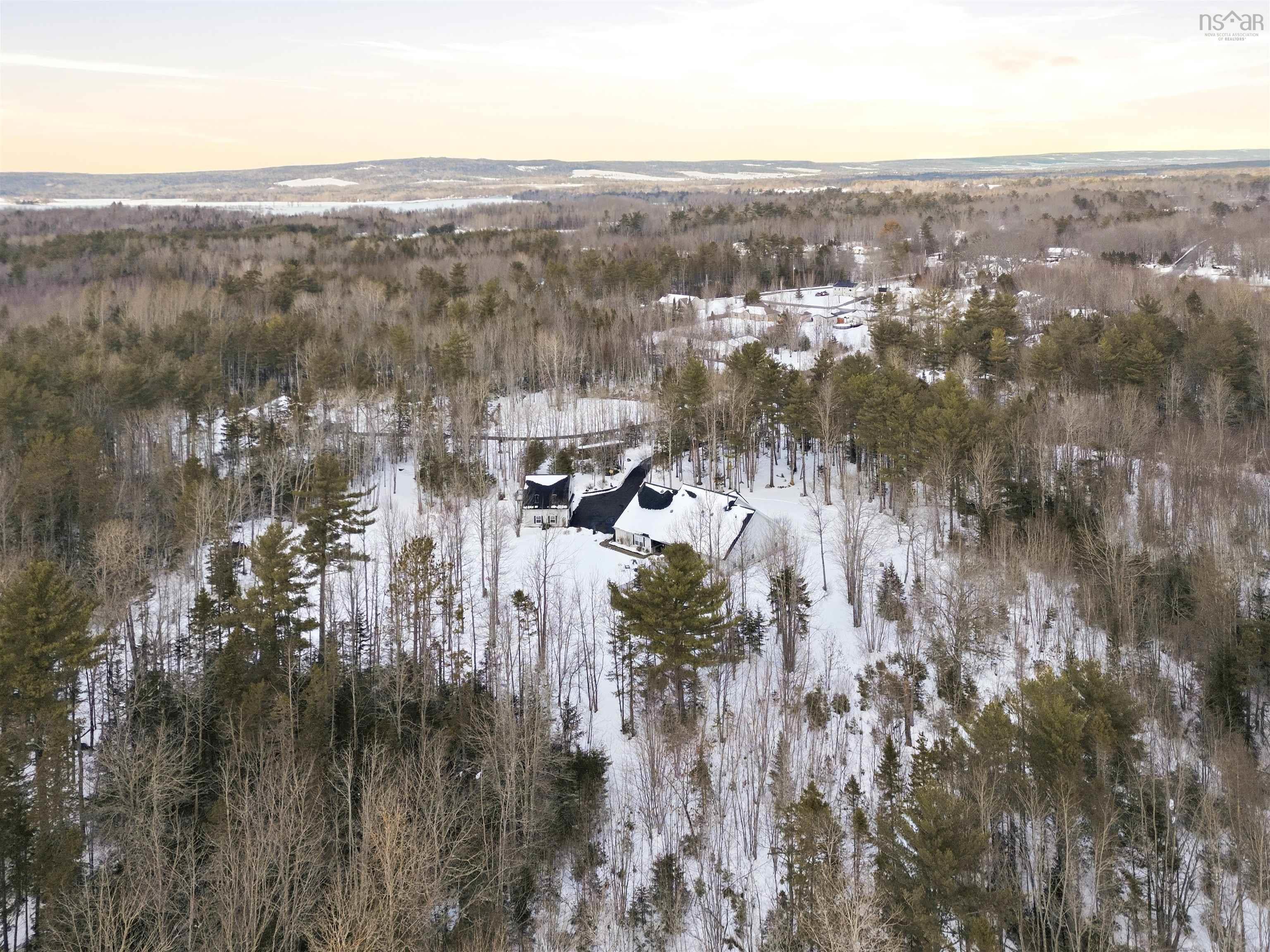 $995,000.00: 915 Bradley Street, Wilmot