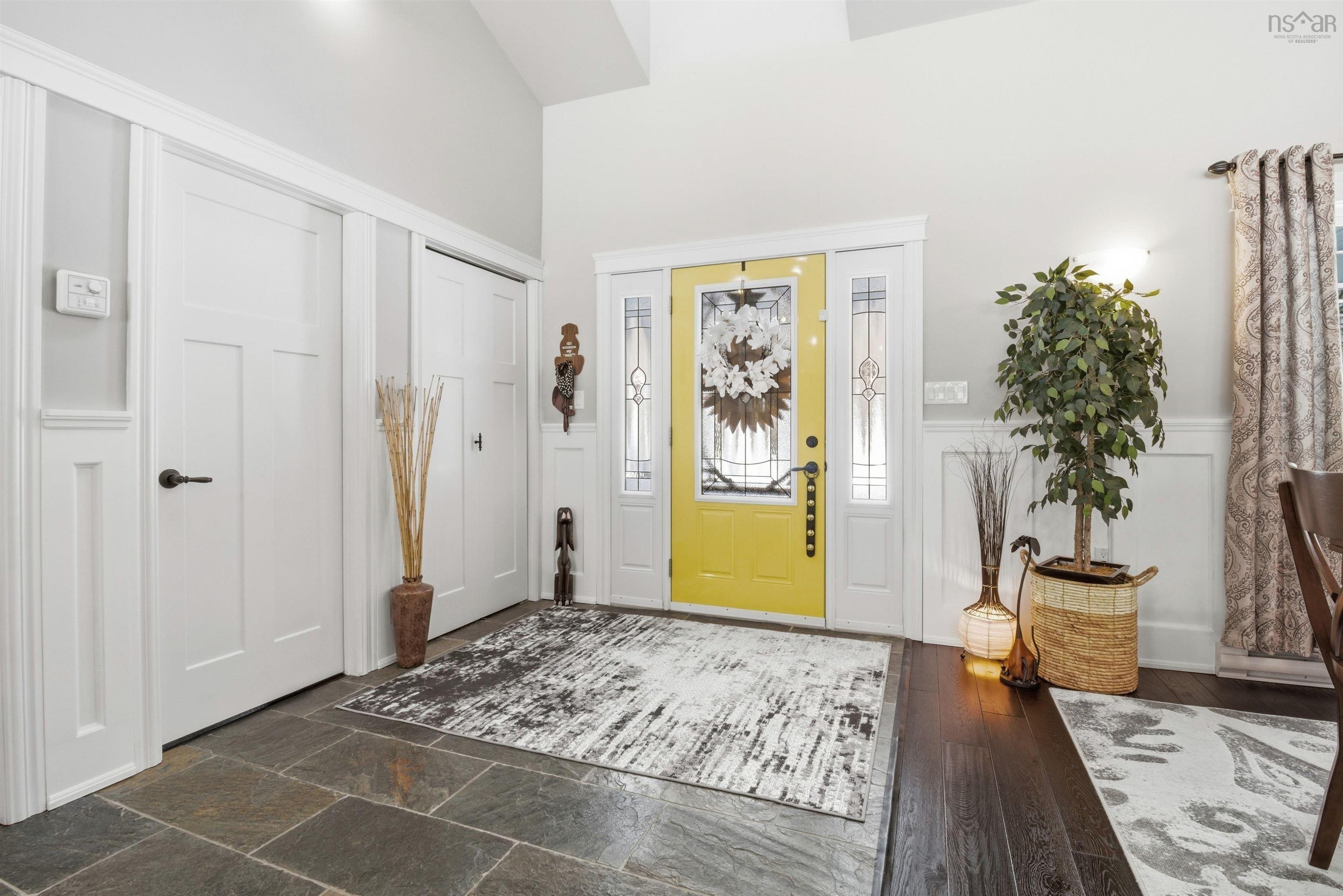 $995,000.00: 915 Bradley Street, Wilmot