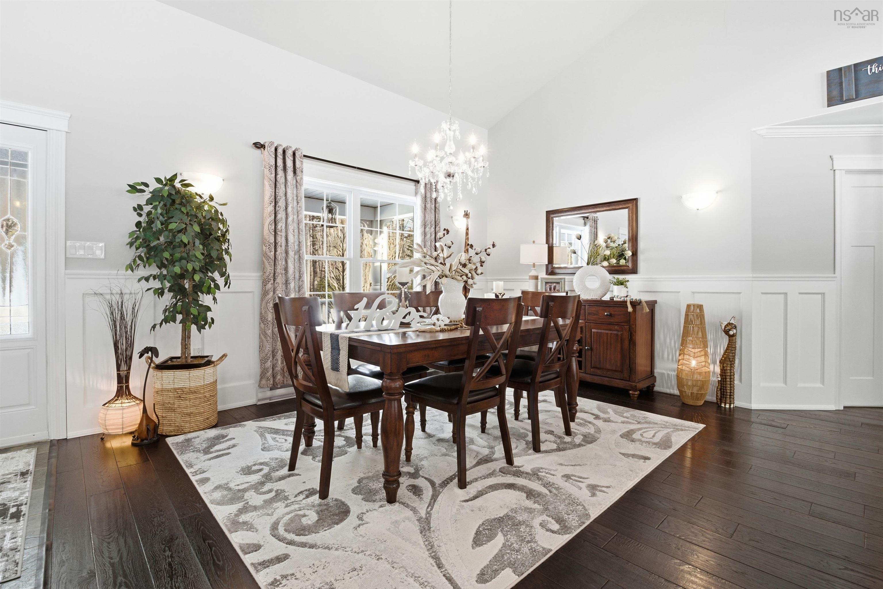 $995,000.00: 915 Bradley Street, Wilmot