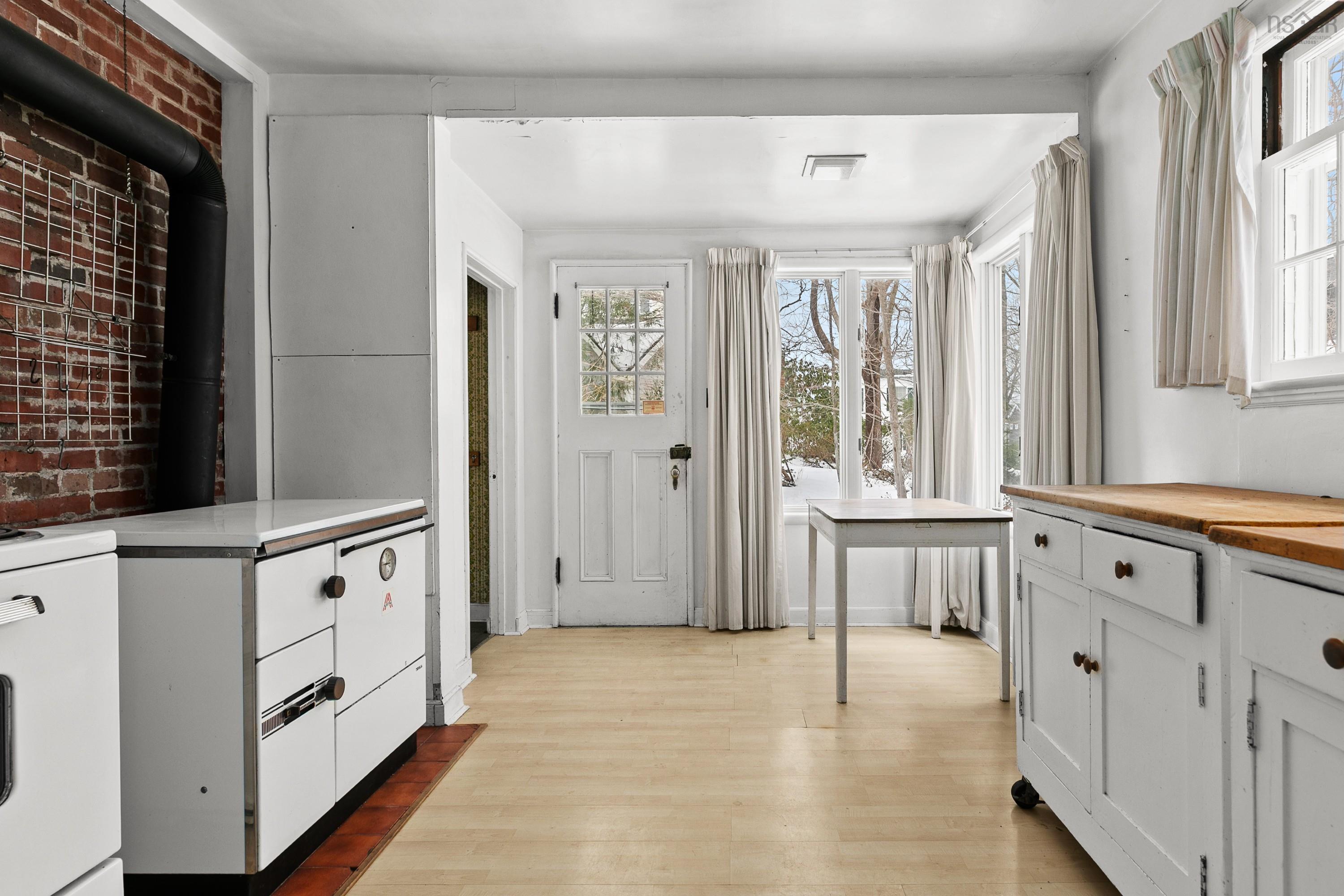 $2,499,900.00: 5661 Ogilvie Street, Halifax