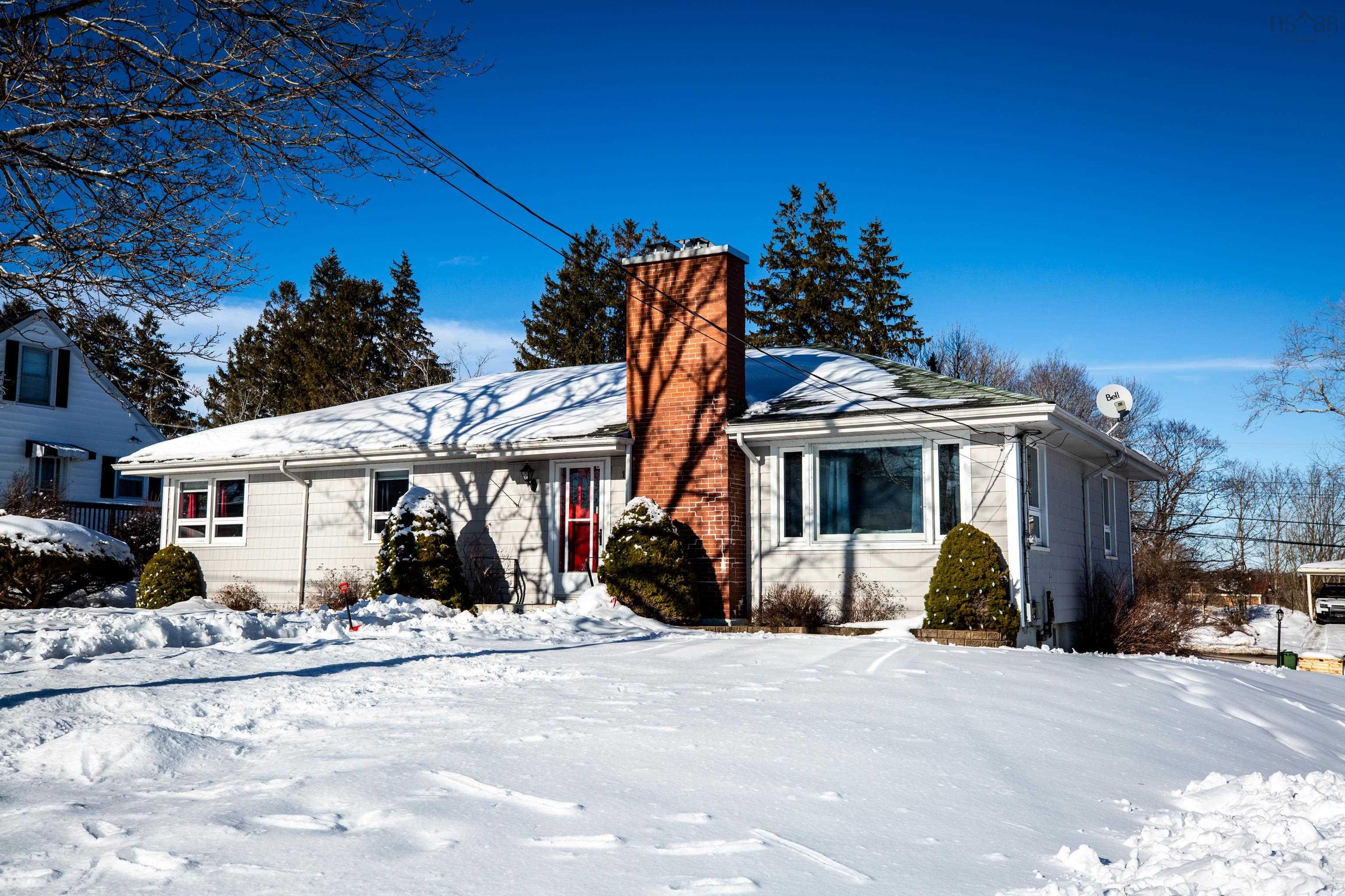 $499,500.00: 168 Broad Street, Lunenburg