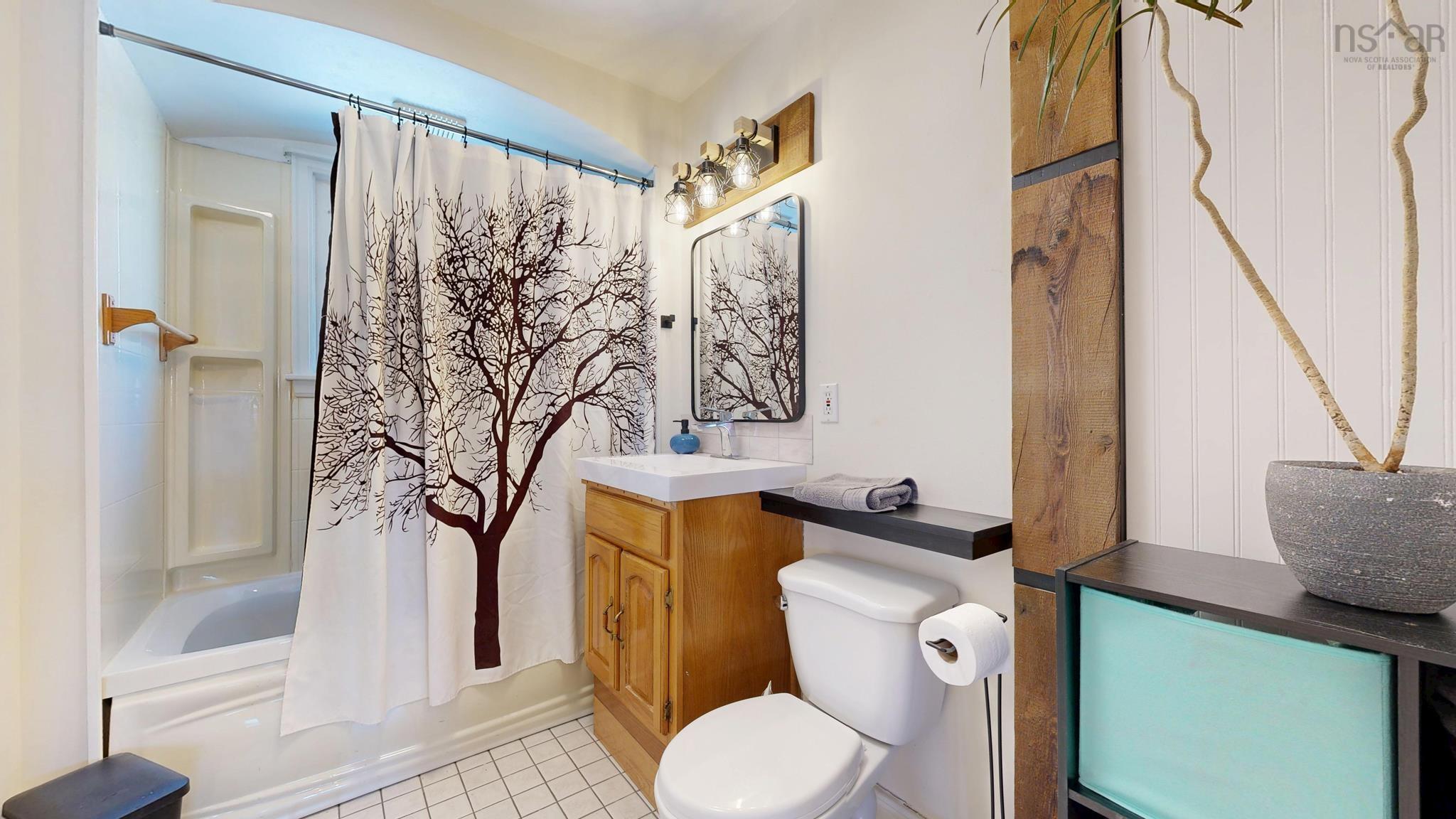 $499,500.00: 168 Broad Street, Lunenburg